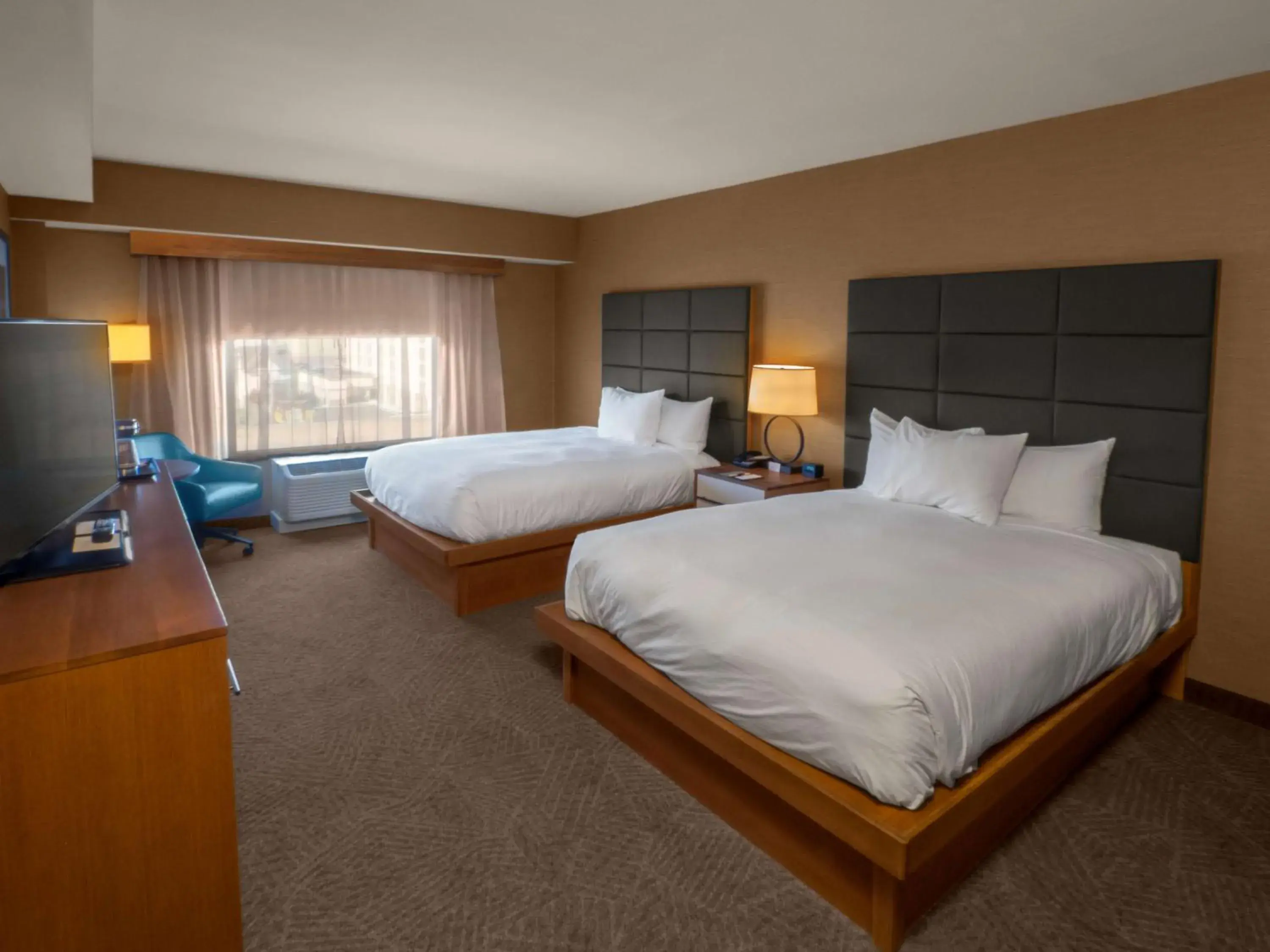 Queen Room with Two Queen Beds in DoubleTree by Hilton Hotel Niagara Falls New York Queen Room with Two Queen Beds in DoubleTree by Hilton Hotel Niagara Falls New York