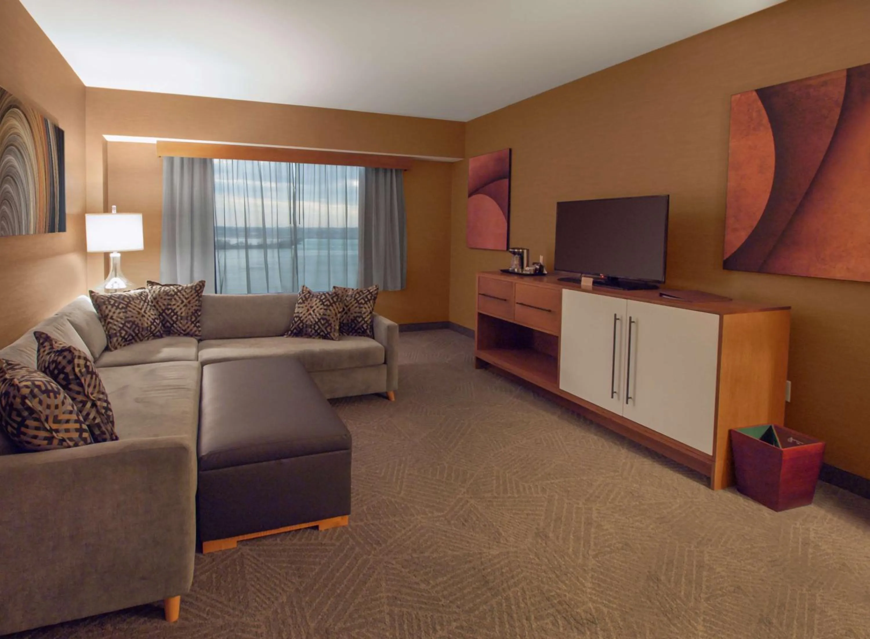 Living room in DoubleTree by Hilton Hotel Niagara Falls New York