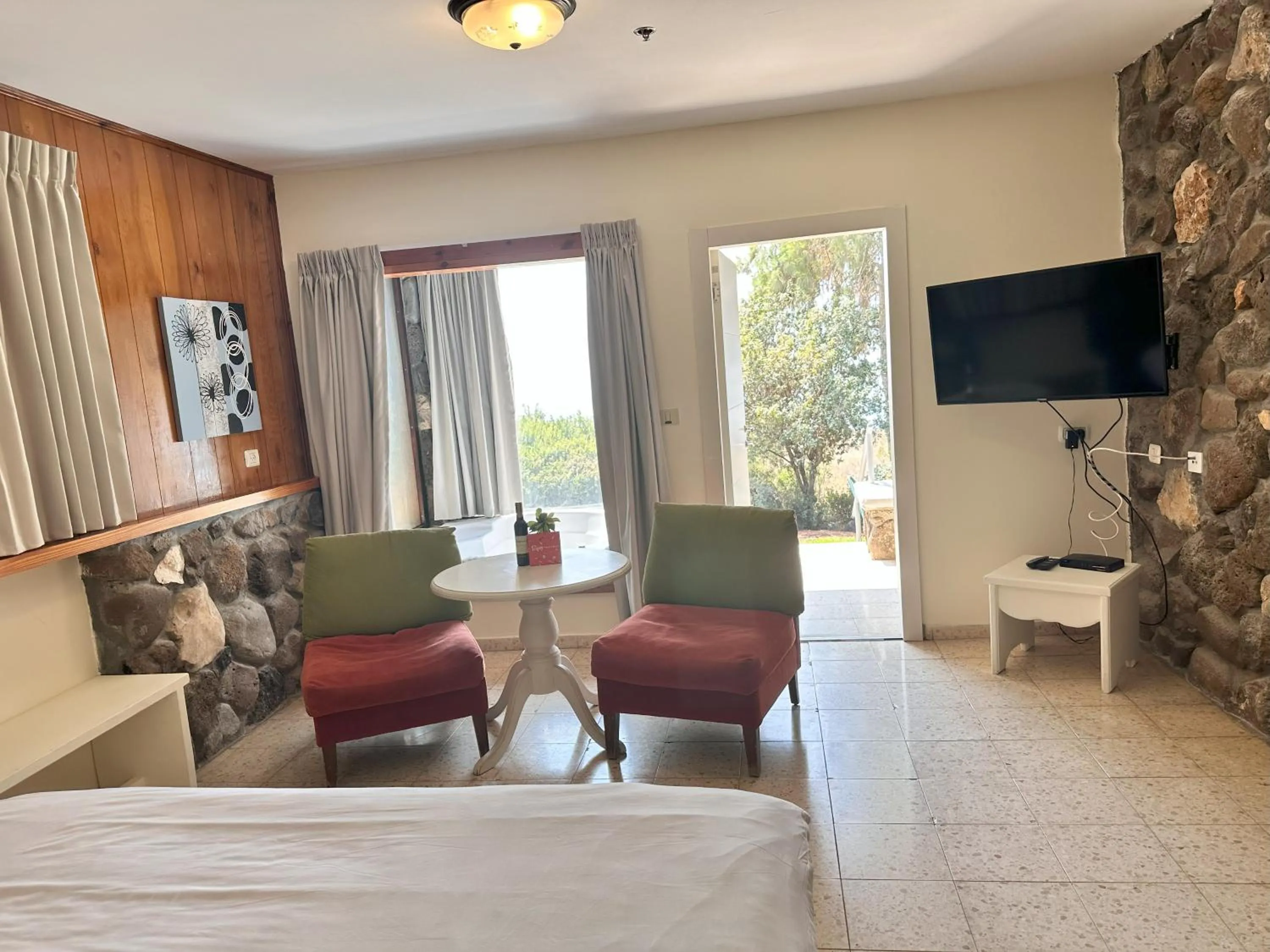 Hot Tub, Bed in Vered Hagalil Holiday Village Hotel