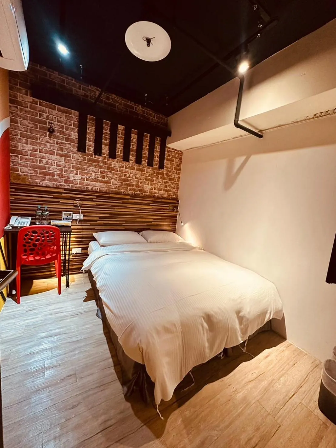 Photo of the whole room, Bed in R10 Eco Hotel