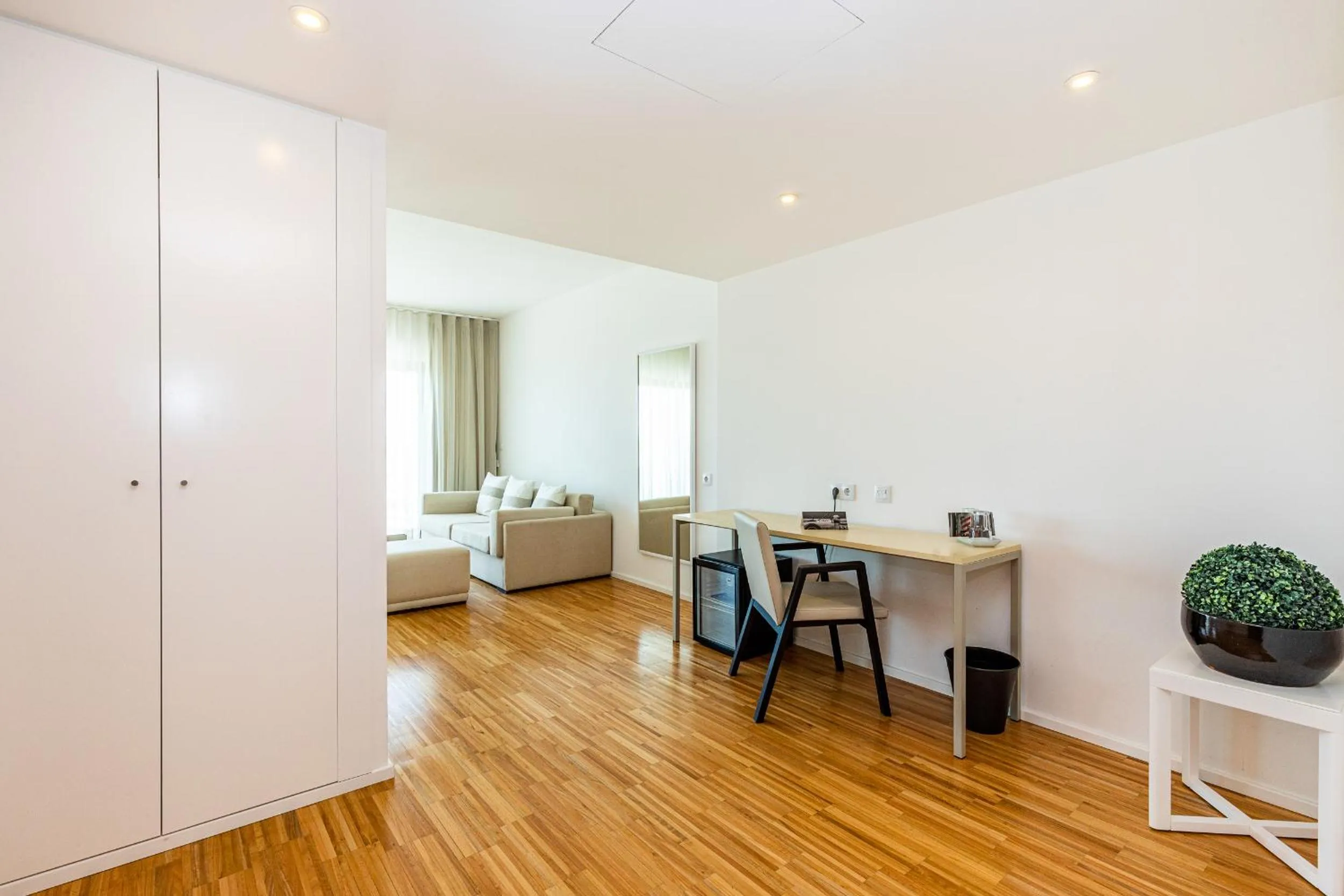 Living room, Bed in Algarve Race Resort - Hotel