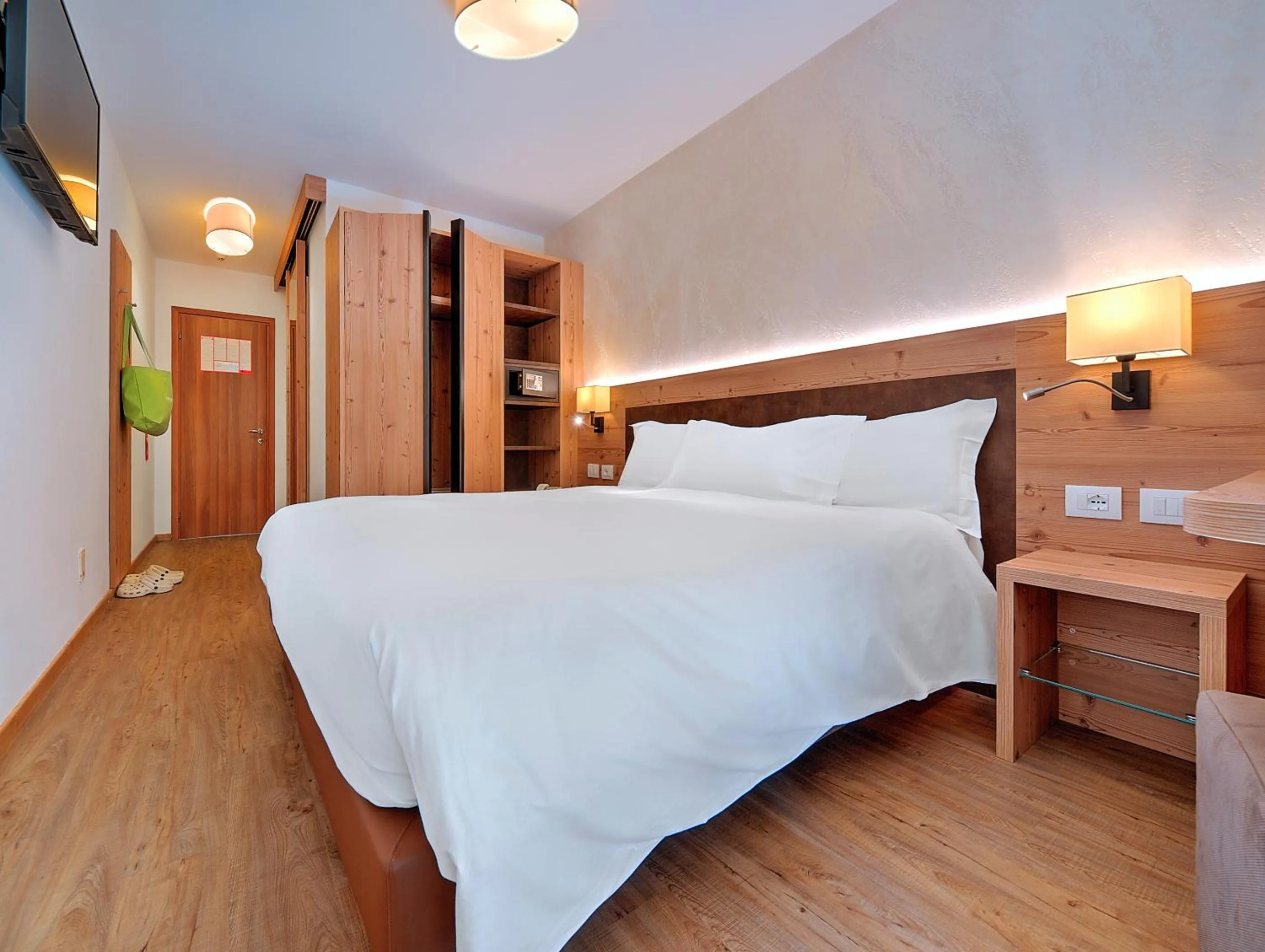 Photo of the whole room, Bed in Luna Wellness Hotel