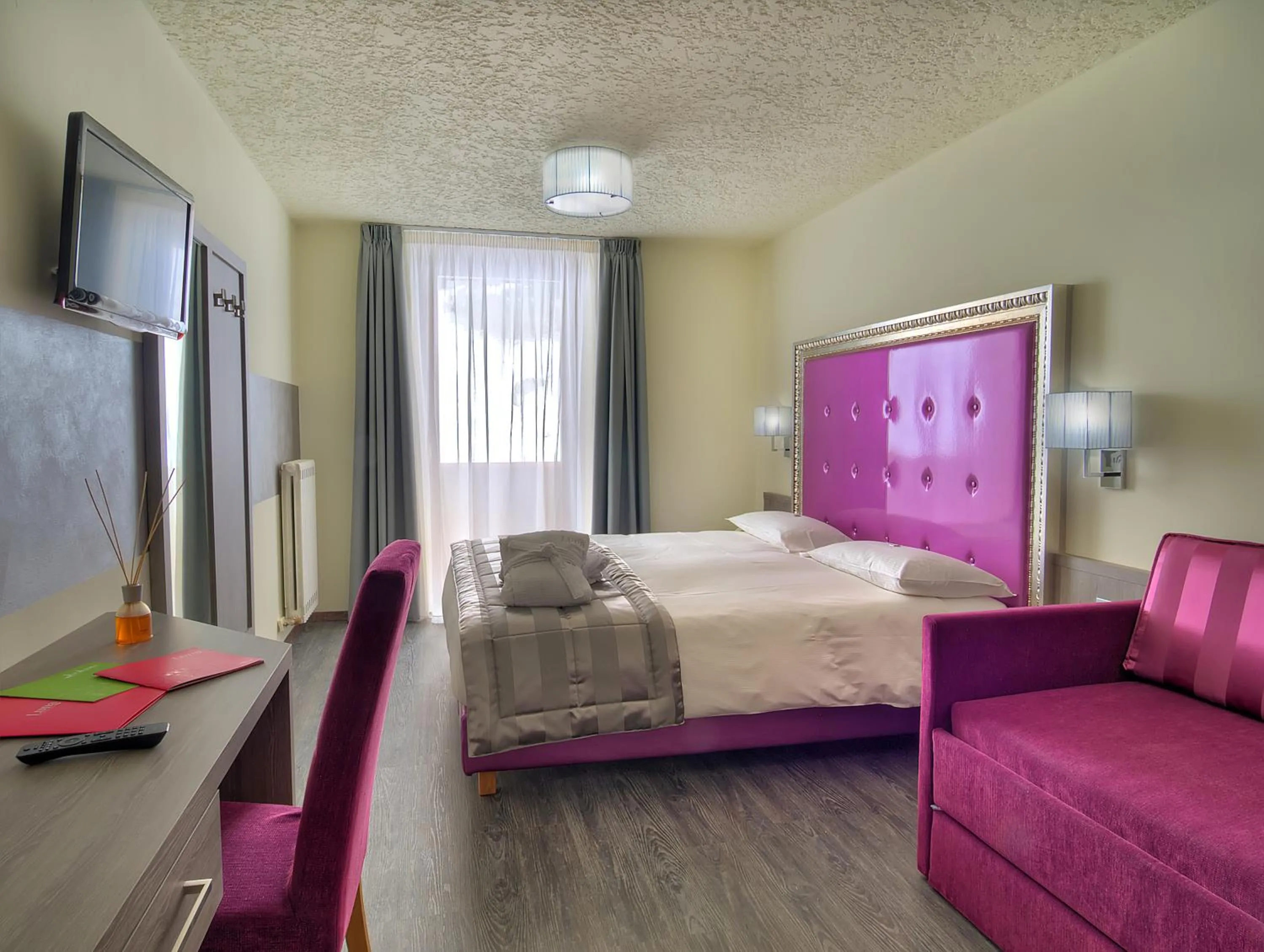 Bedroom, Bed in Luna Wellness Hotel