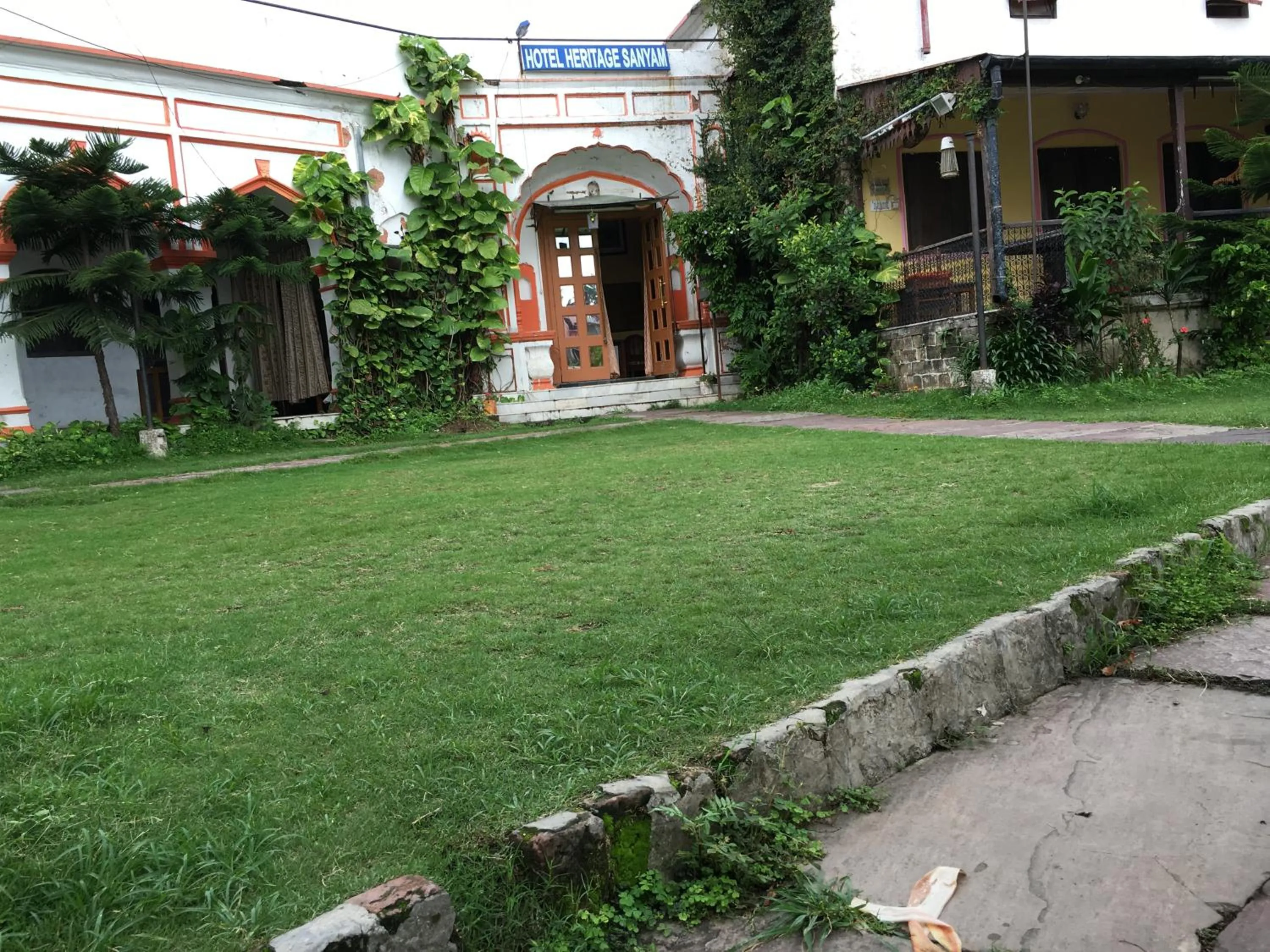 Facade/entrance in Hotel Heritage Sanyam