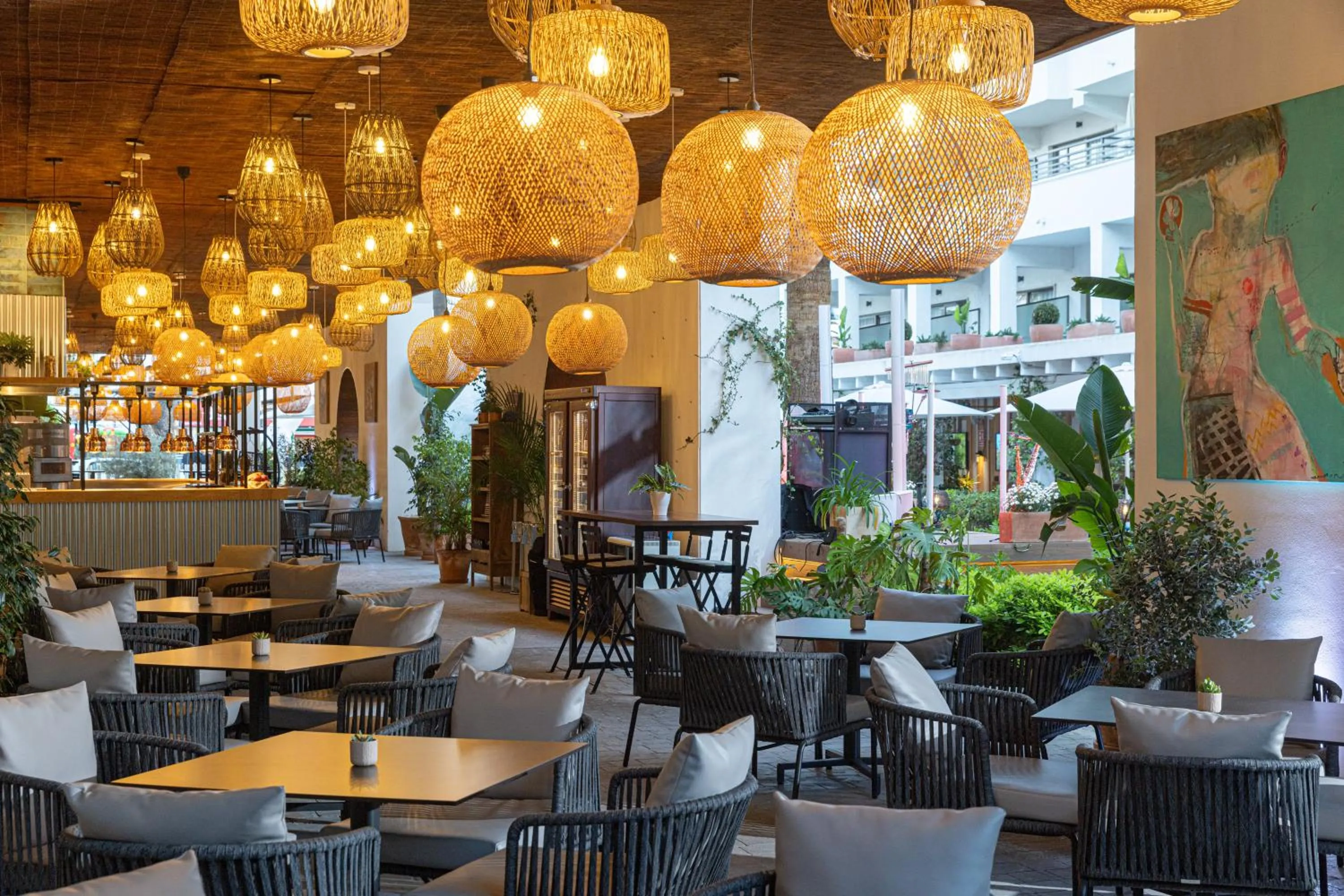 Restaurant/places to eat in INNSiDE by Meliá Alcudia