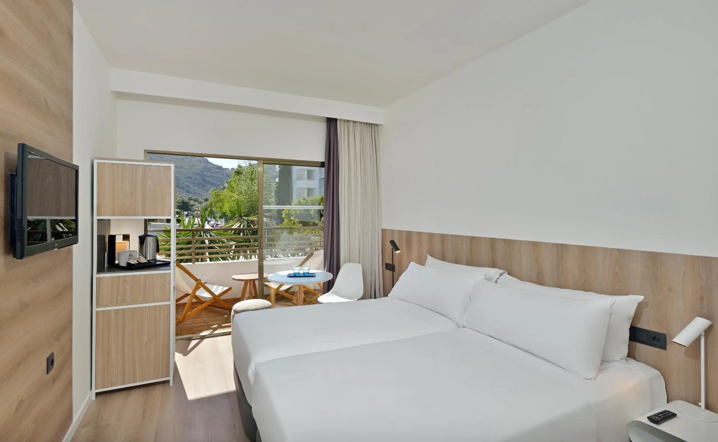 Bed in INNSiDE by Meliá Alcudia