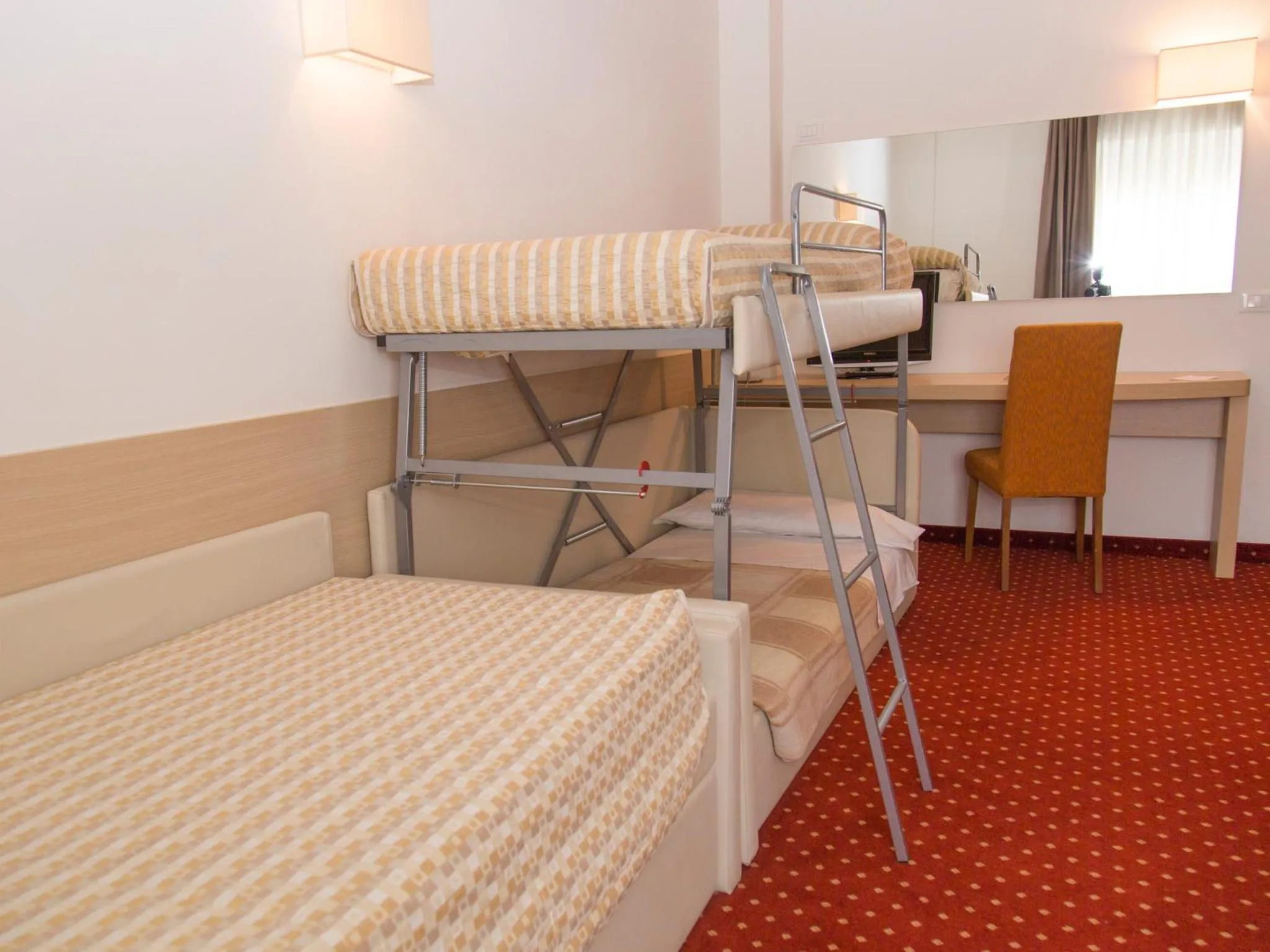 bunk bed, Bed in Hotel Regina