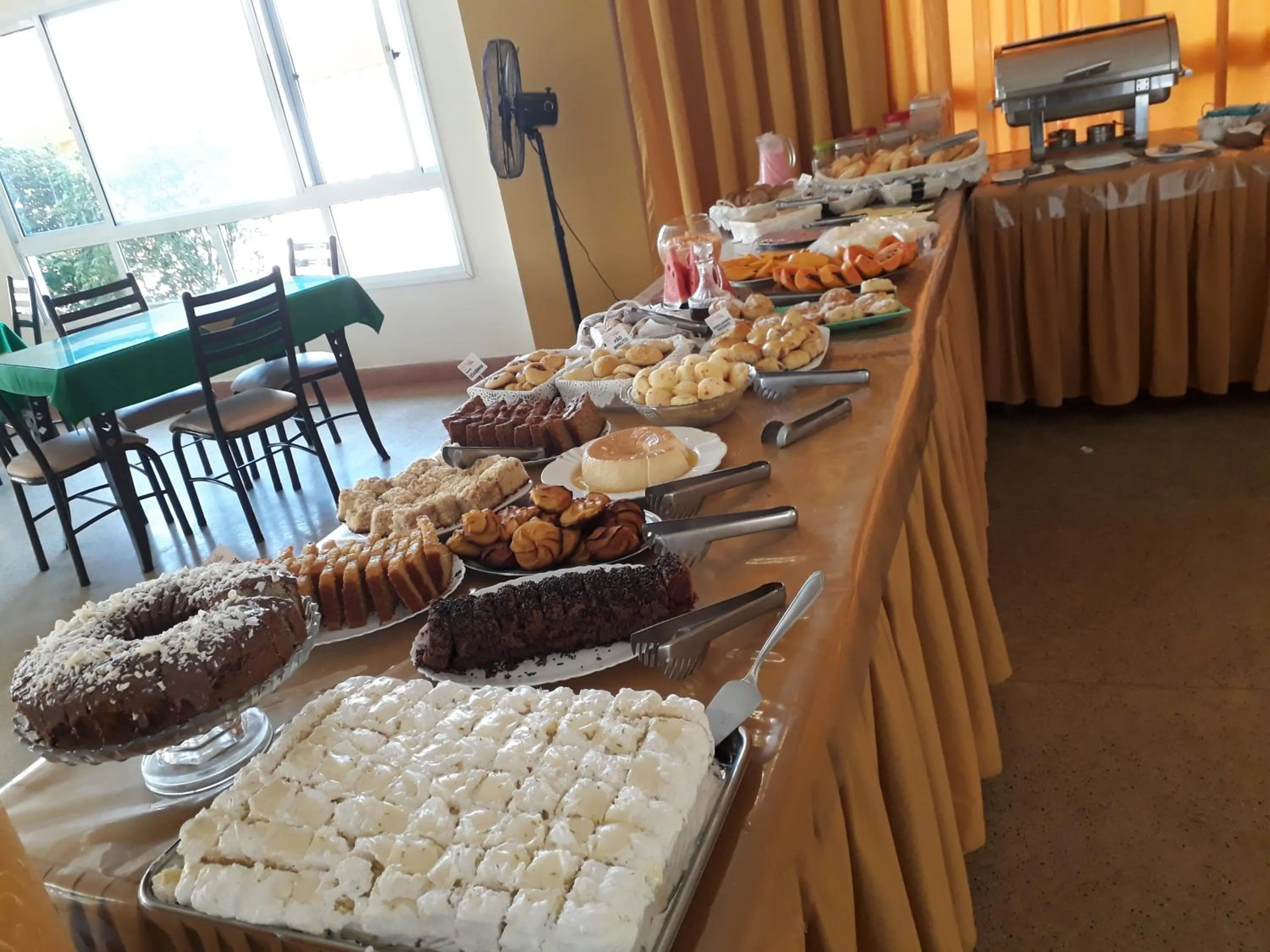 Buffet breakfast in Fragata Hotel