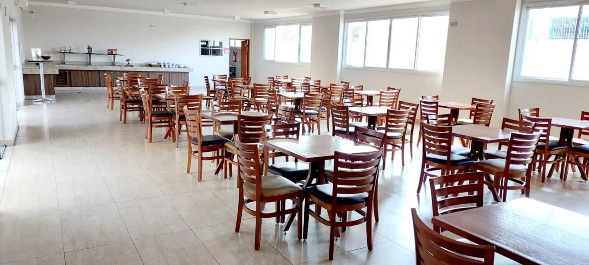 Restaurant/places to eat in Habitat Prime Hotel