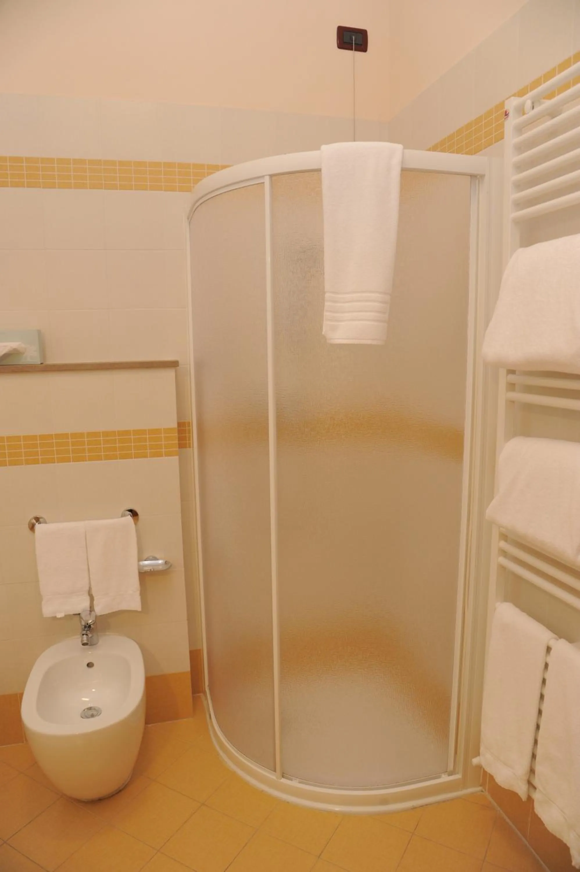 Shower in Hotel Plazza