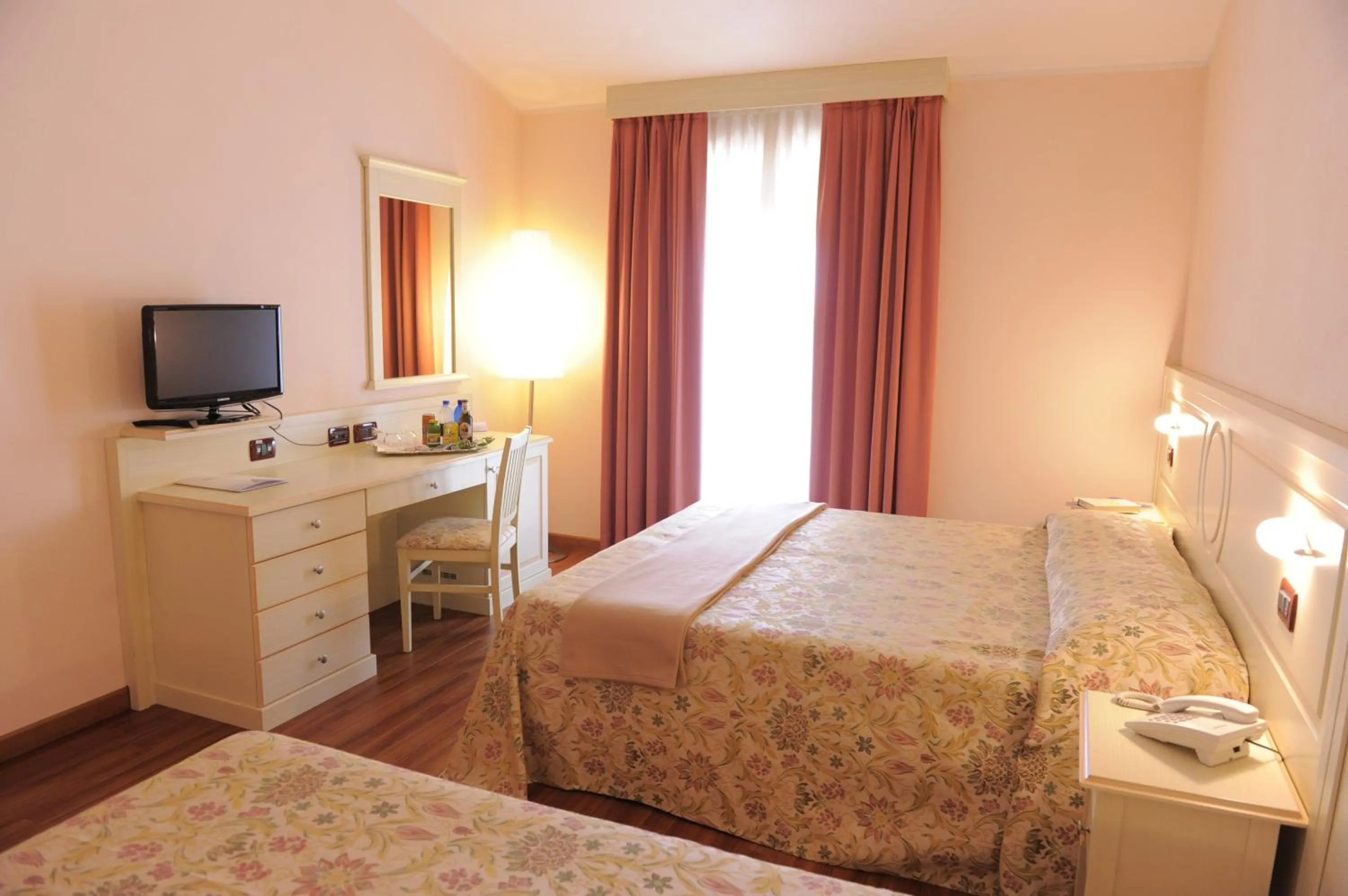 Photo of the whole room, Bed in Hotel Plazza