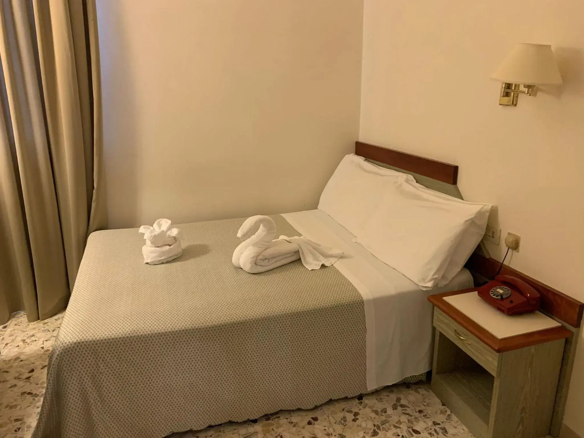 Economy Double Room in Hotel Villa Tiziana Economy Double Room in Hotel Villa Tiziana