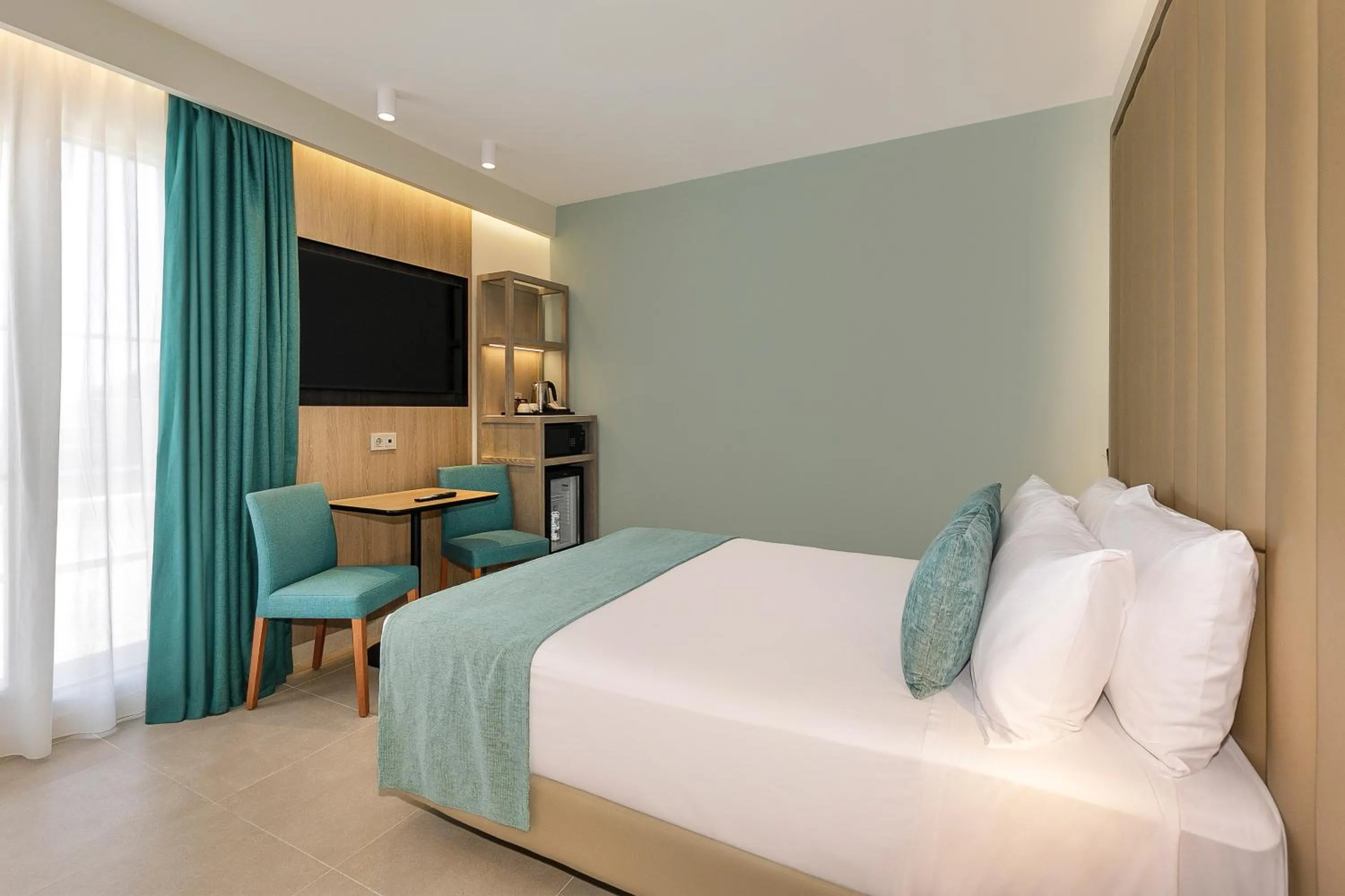 Communal lounge/ TV room, Bed in Sol Torremolinos - Don Marco Adults Recommended