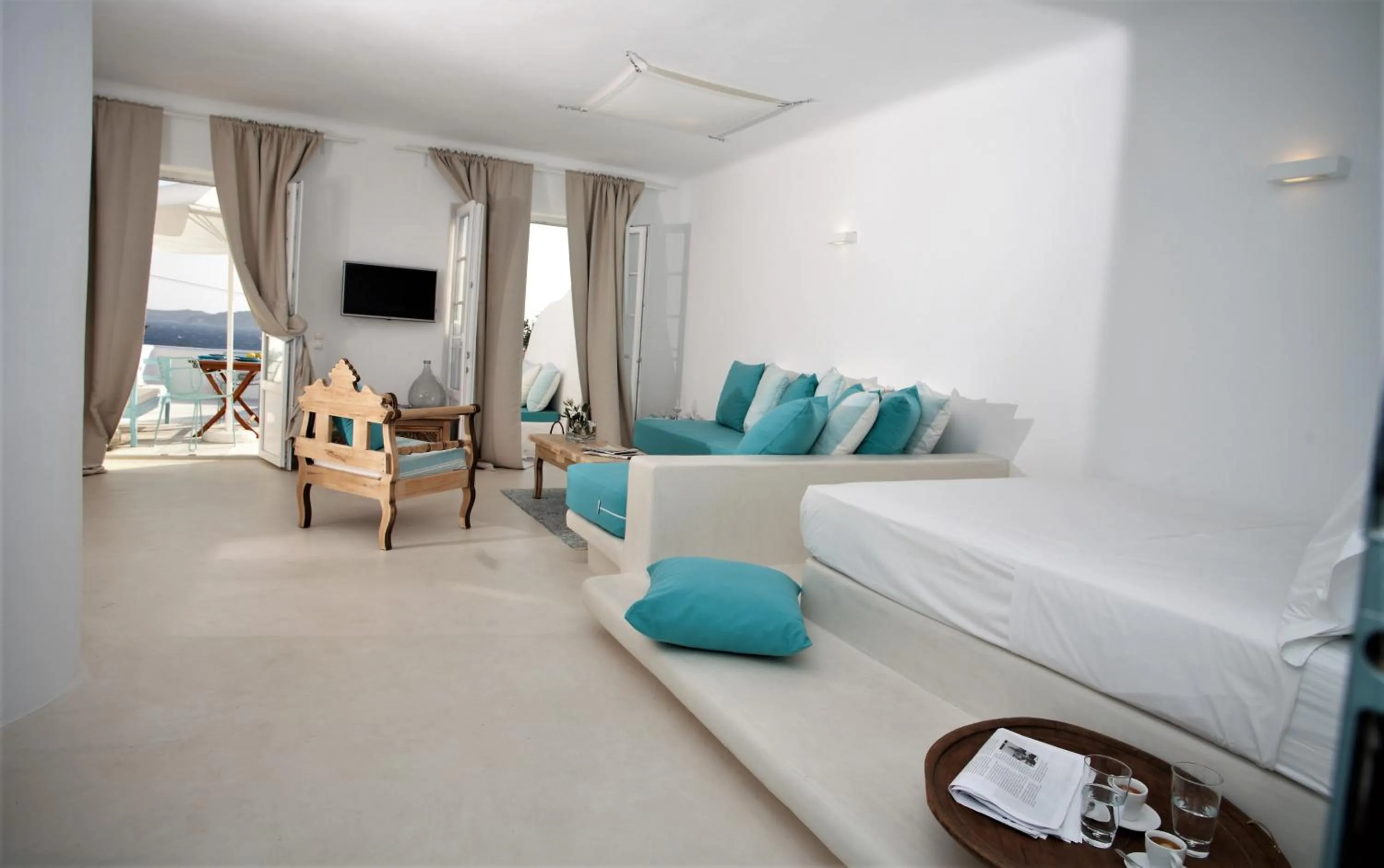 Photo of the whole room, Bed in Mykonos Moussa