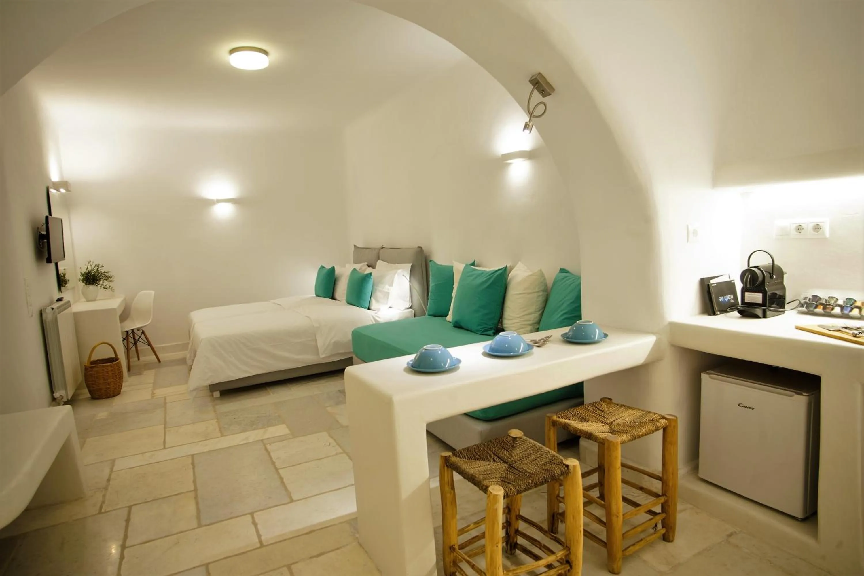 Kitchen or kitchenette, Bed in Mykonos Moussa