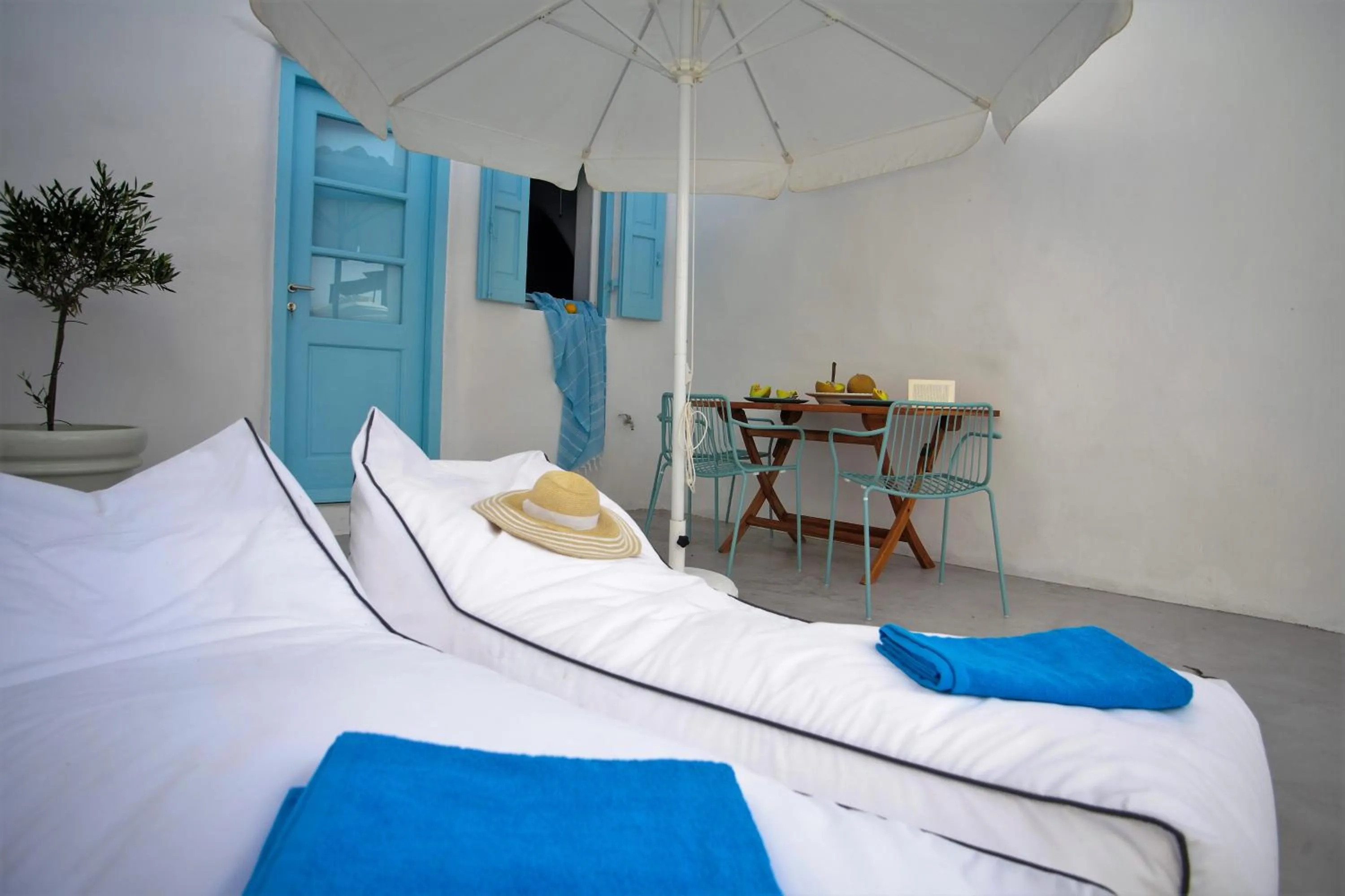 Day, Bed in Mykonos Moussa
