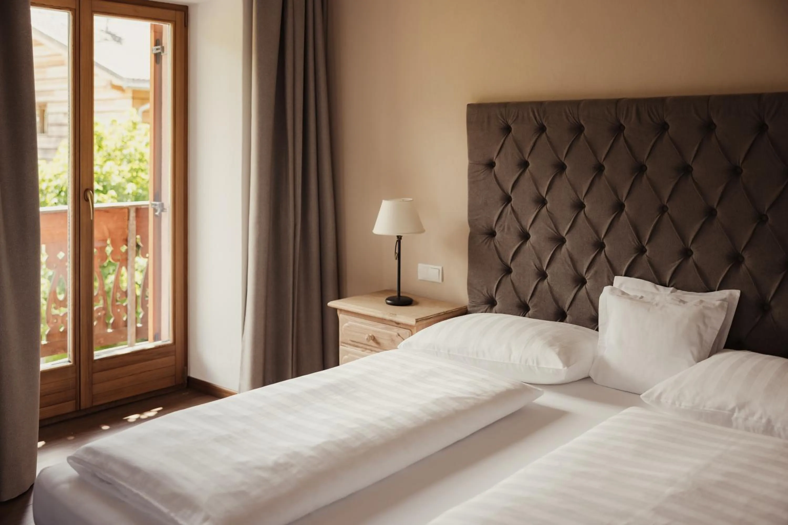 Photo of the whole room, Bed in Kristallhotel Corona-Krone