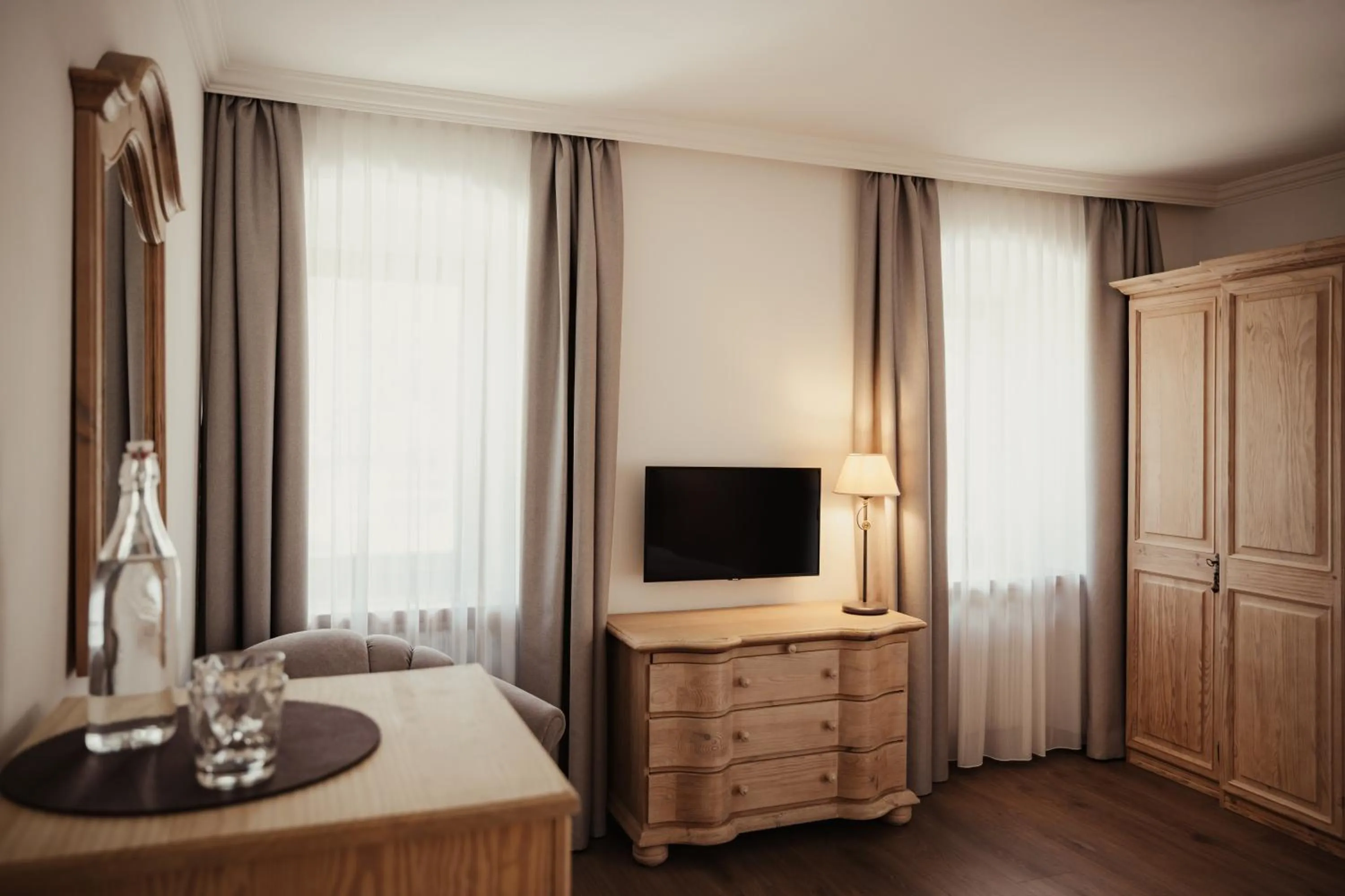 Photo of the whole room, Bed in Kristallhotel Corona-Krone