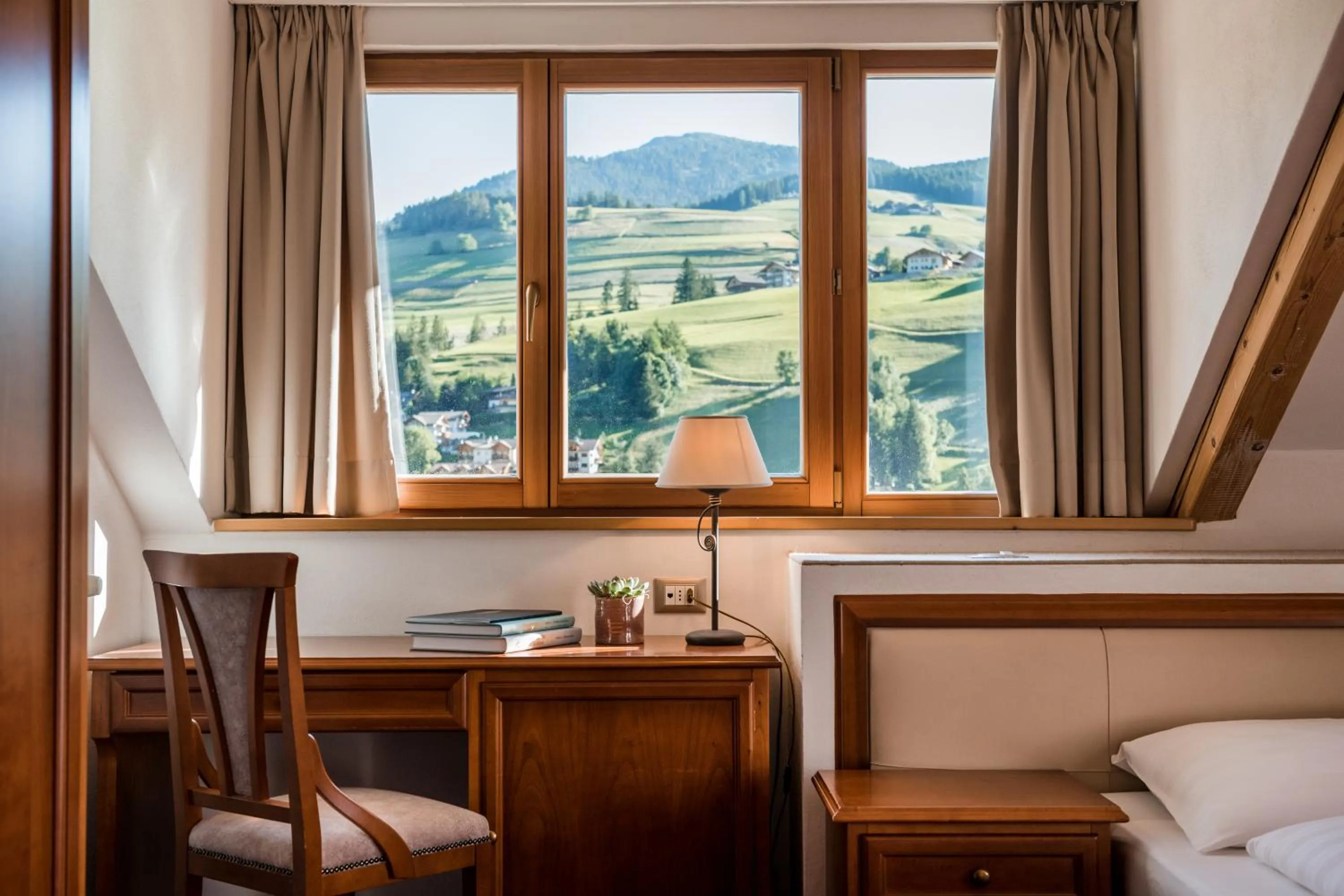 Bed in Kristallhotel Corona-Krone