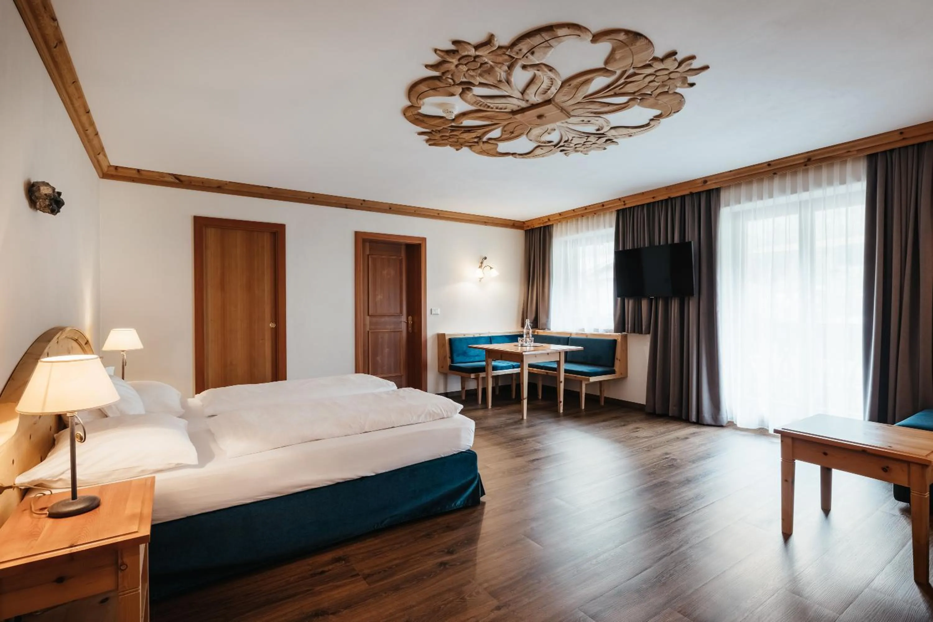 Photo of the whole room, Bed in Kristallhotel Corona-Krone