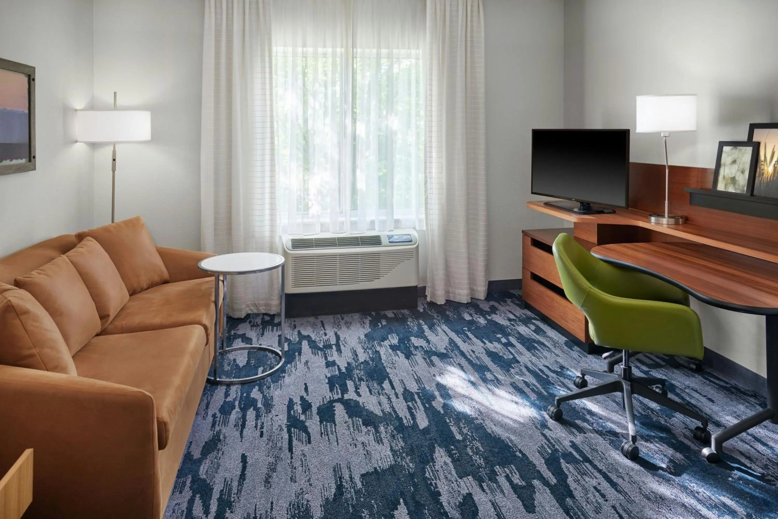 Living room in Fairfield Inn & Suites by Marriott Charlotte Airport