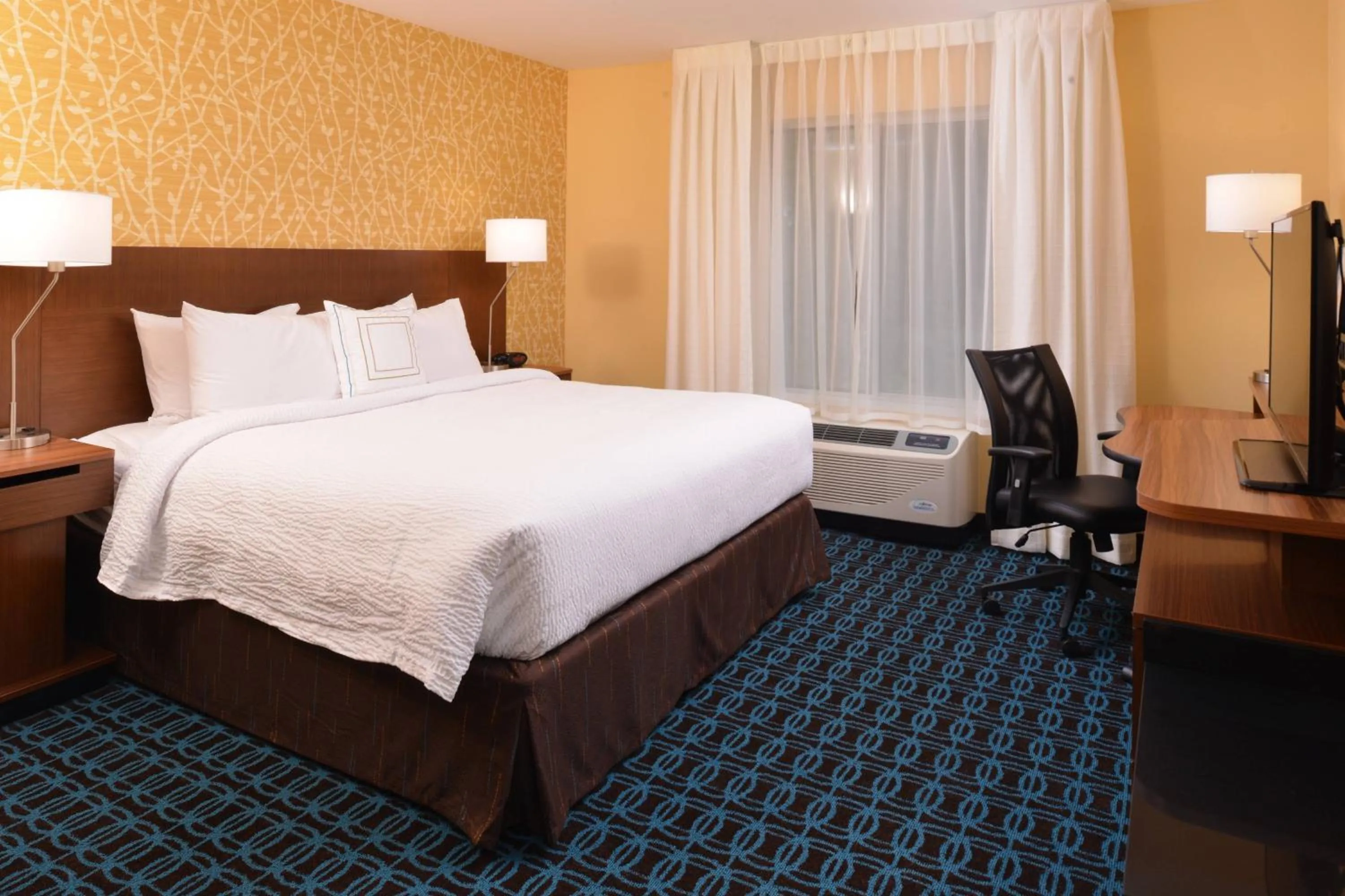Photo of the whole room, Bed in Fairfield Inn & Suites by Marriott Fremont