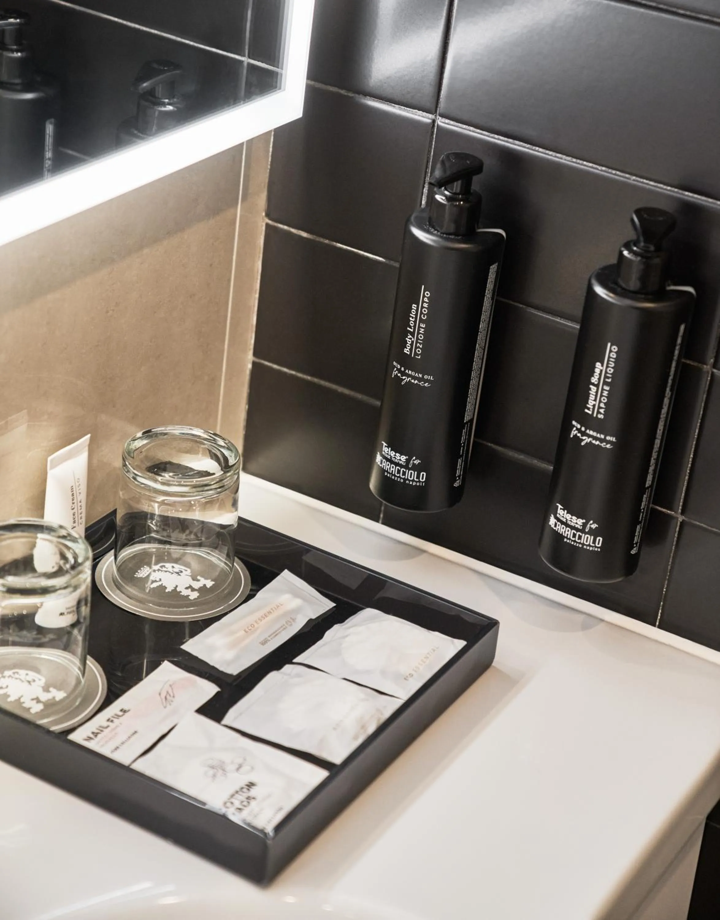 Toilet in Palazzo Caracciolo Naples