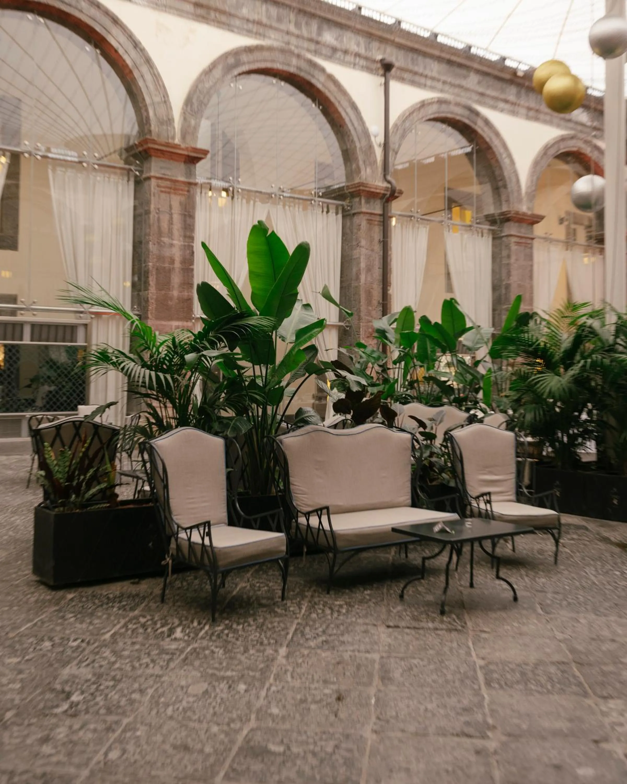 Restaurant/places to eat in Palazzo Caracciolo Naples