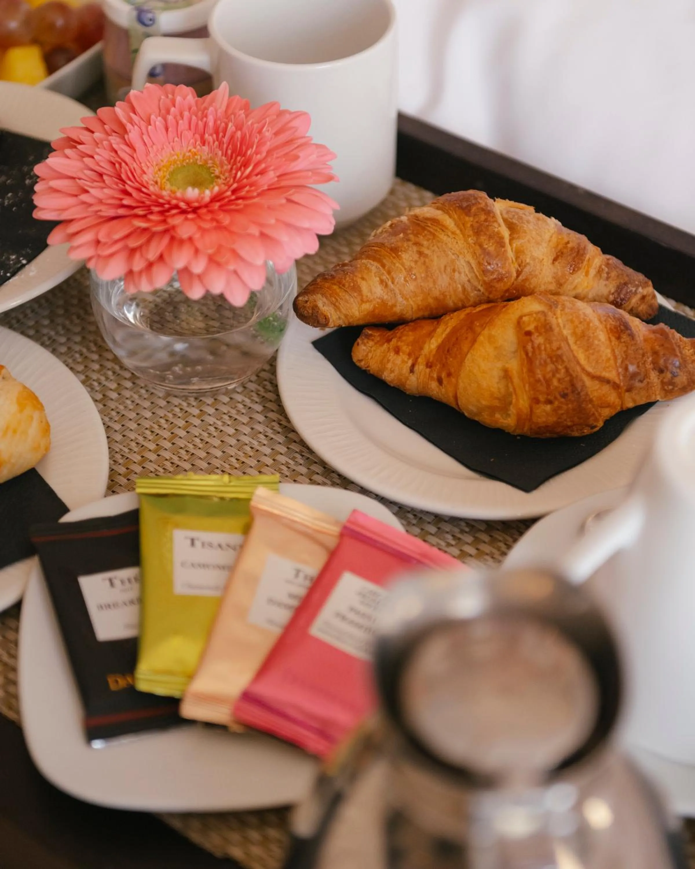 Restaurant/places to eat in Palazzo Caracciolo Naples