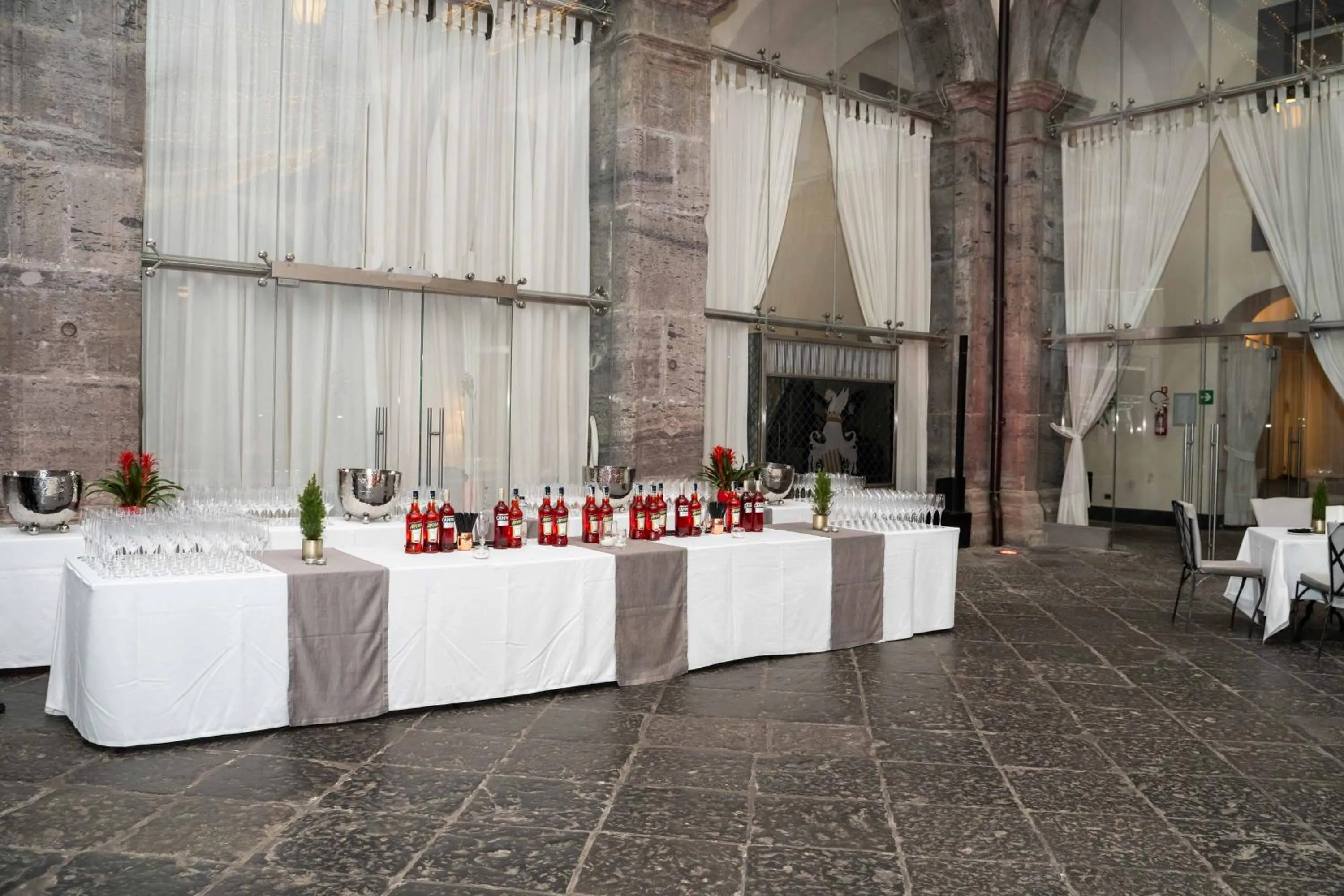 Restaurant/places to eat in Palazzo Caracciolo Naples