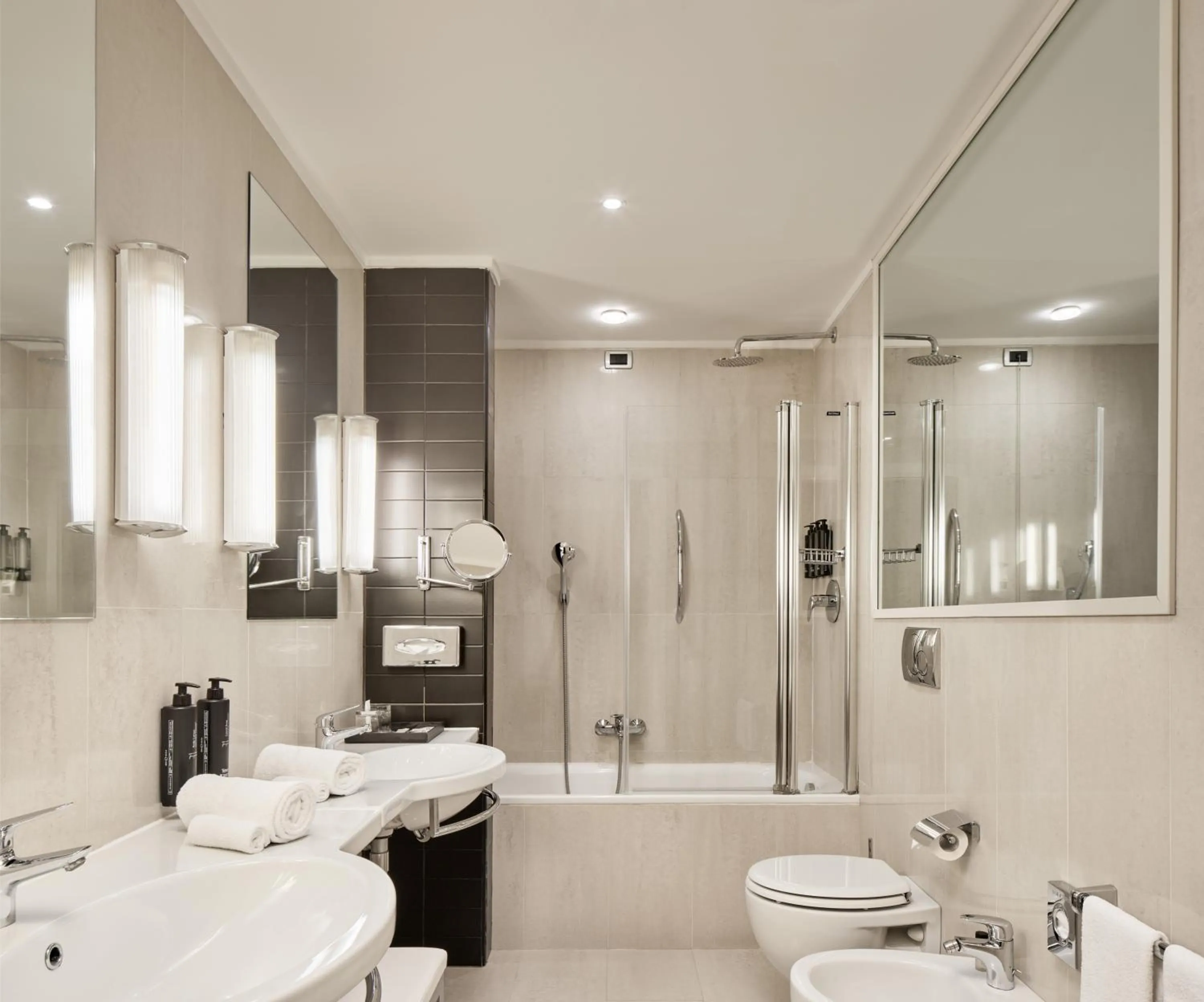 Bathroom in Palazzo Caracciolo Naples