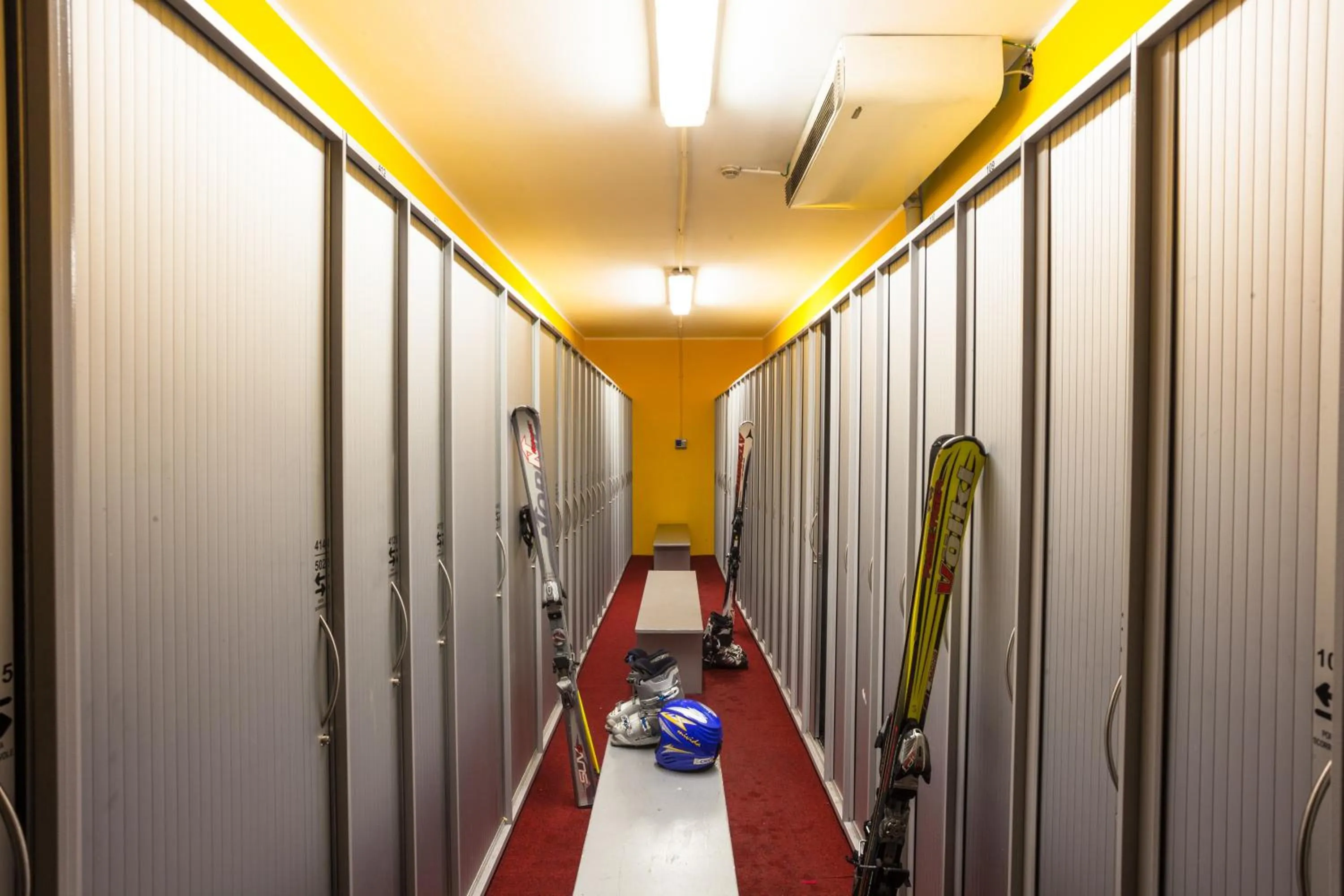 Skiing in Hotel Splendid