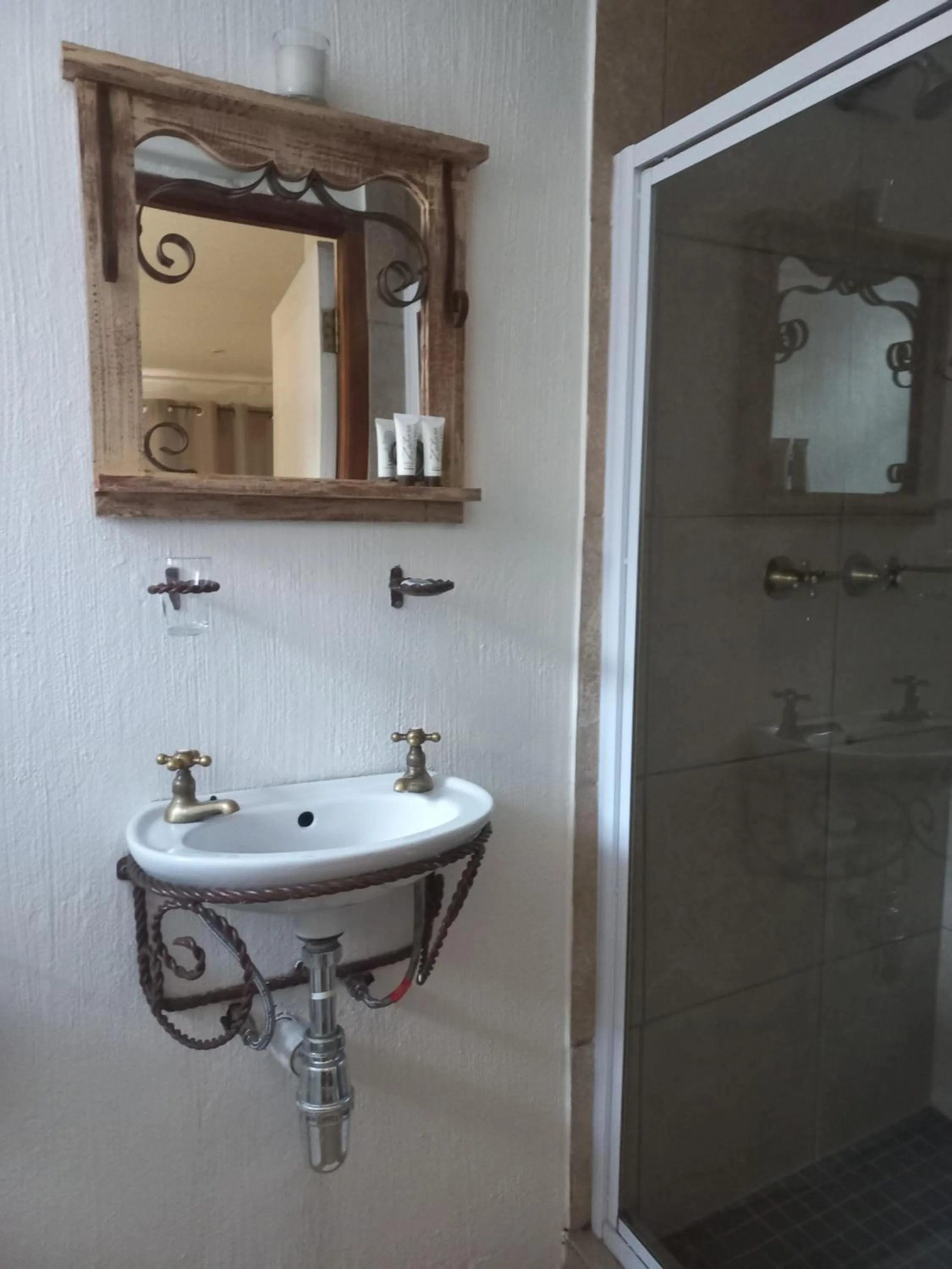 Bathroom in J'Cups Guest House