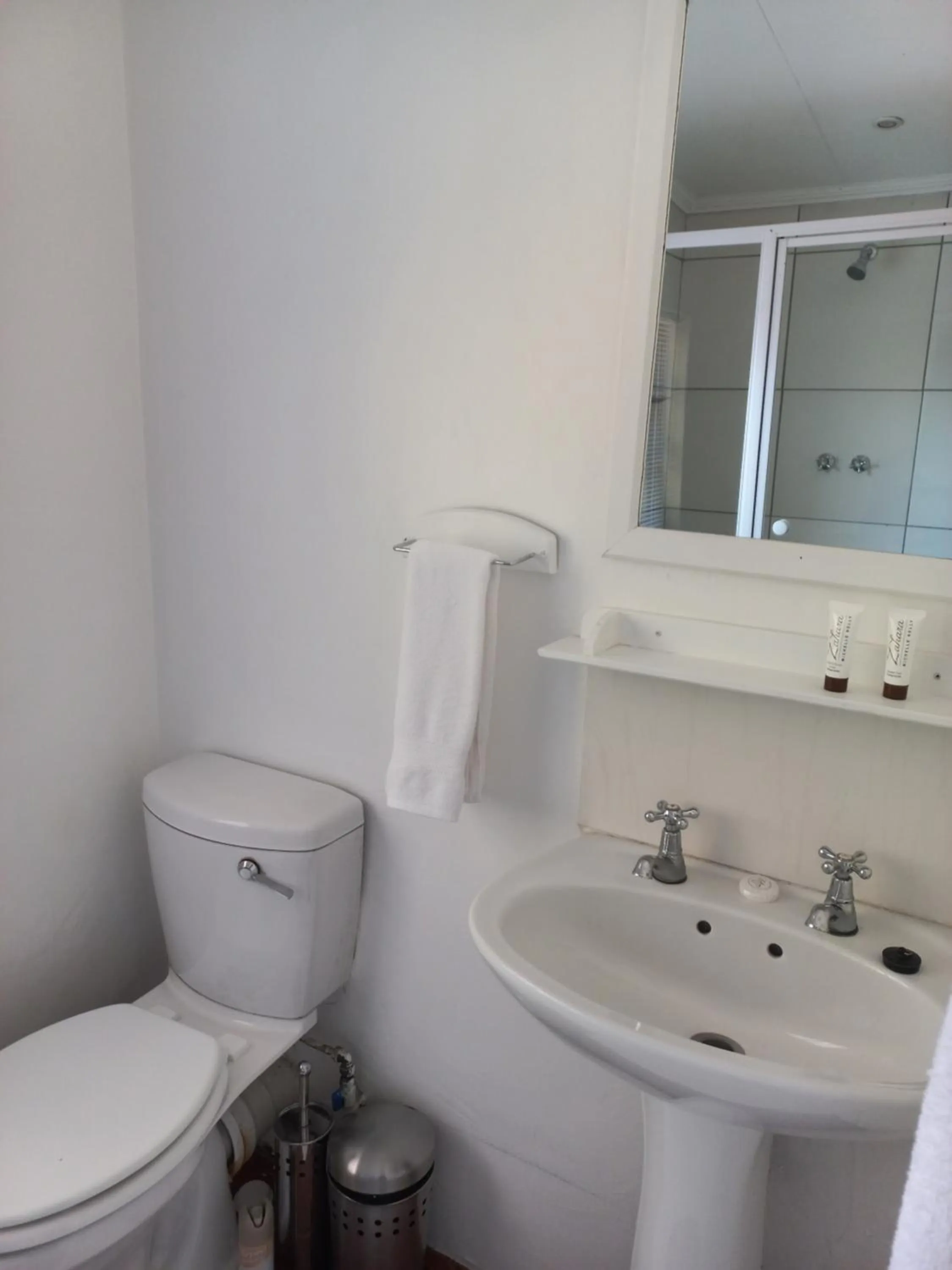 Shower in J'Cups Guest House