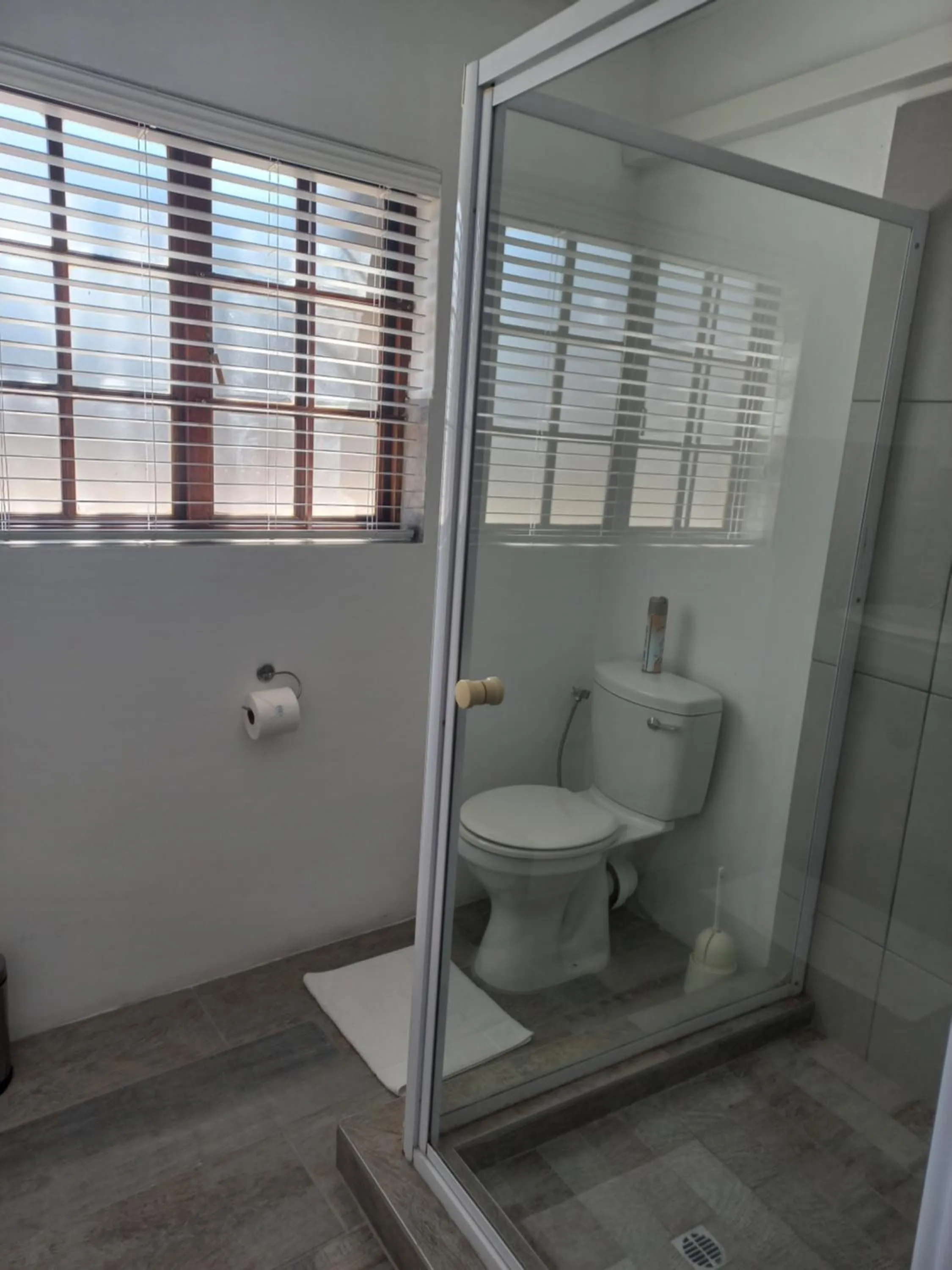 Shower in J'Cups Guest House