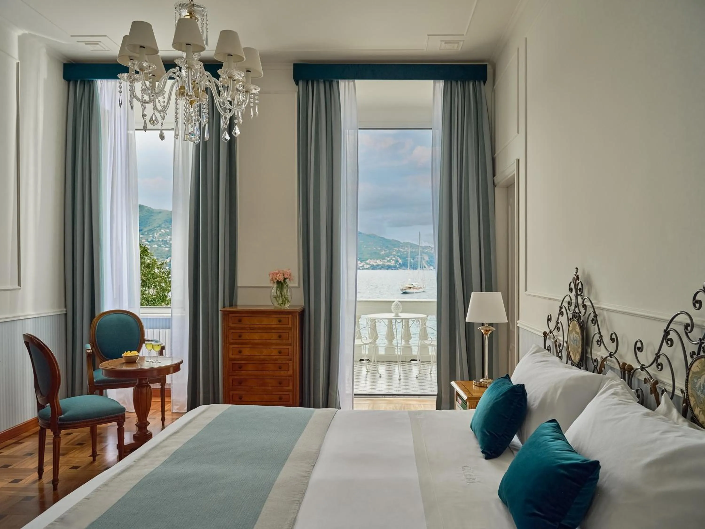 Bedroom, Bed in Grand Hotel Miramare