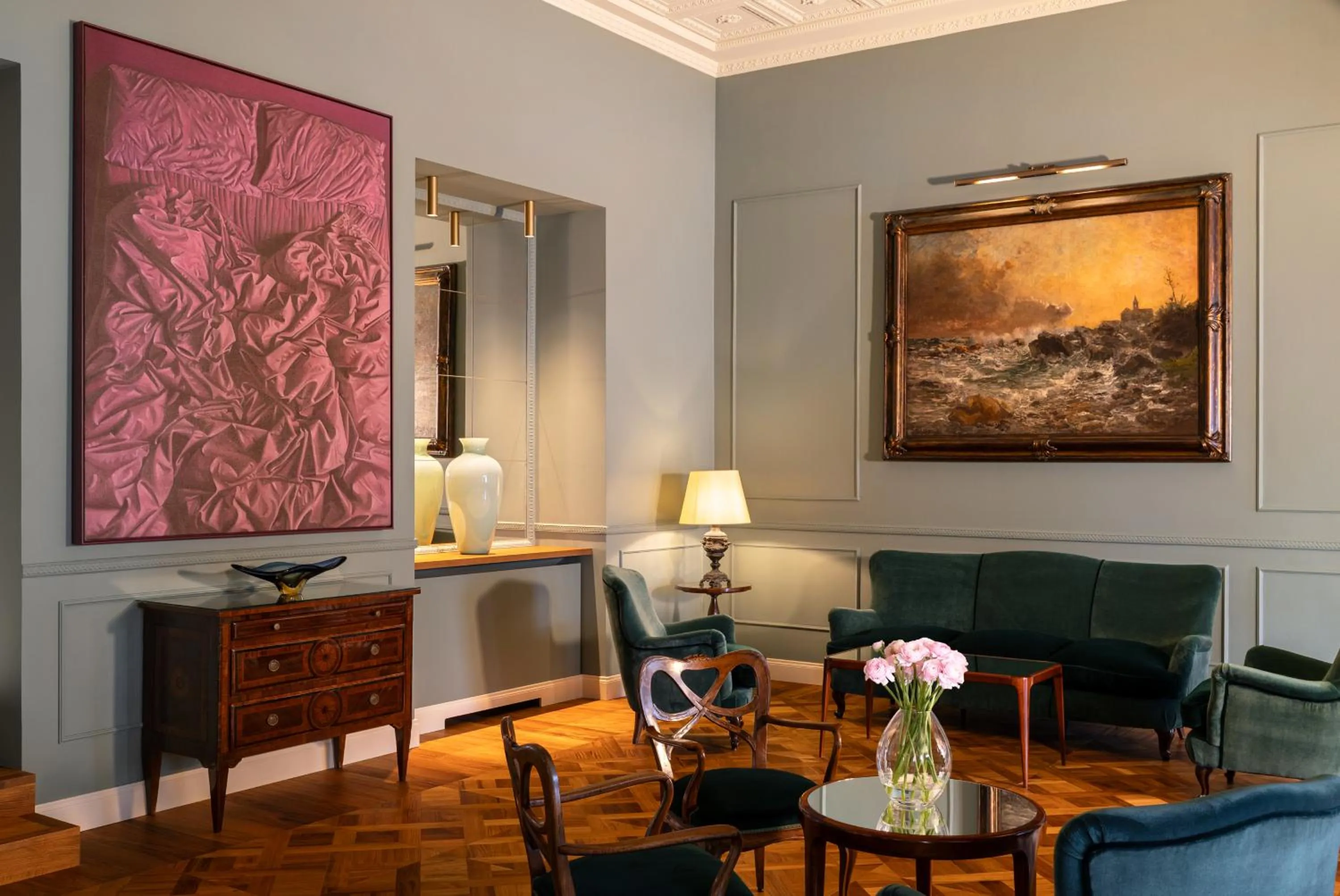 Communal lounge/ TV room in Grand Hotel Miramare