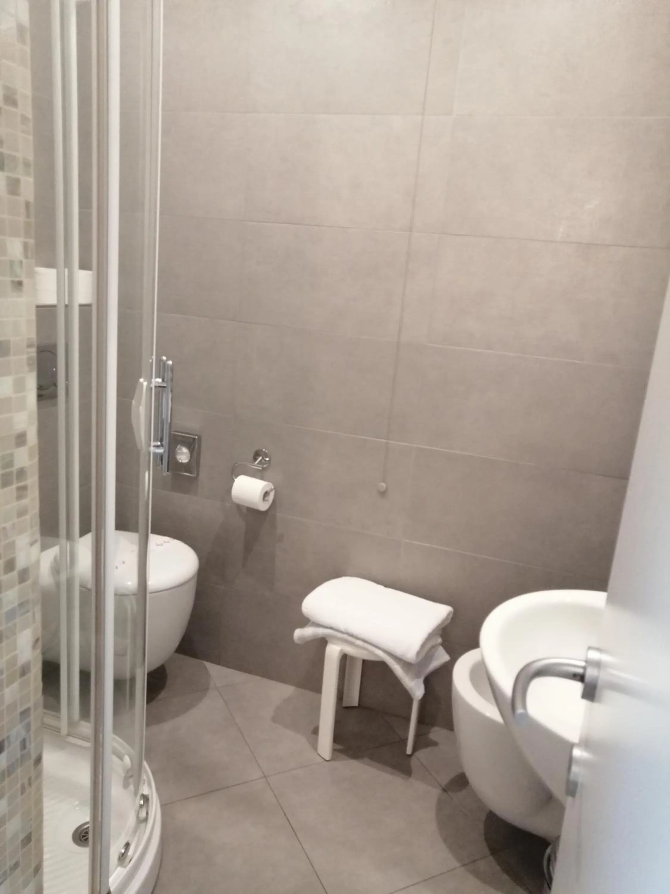 Shower in Hotel Corso Alaxi Hotels
