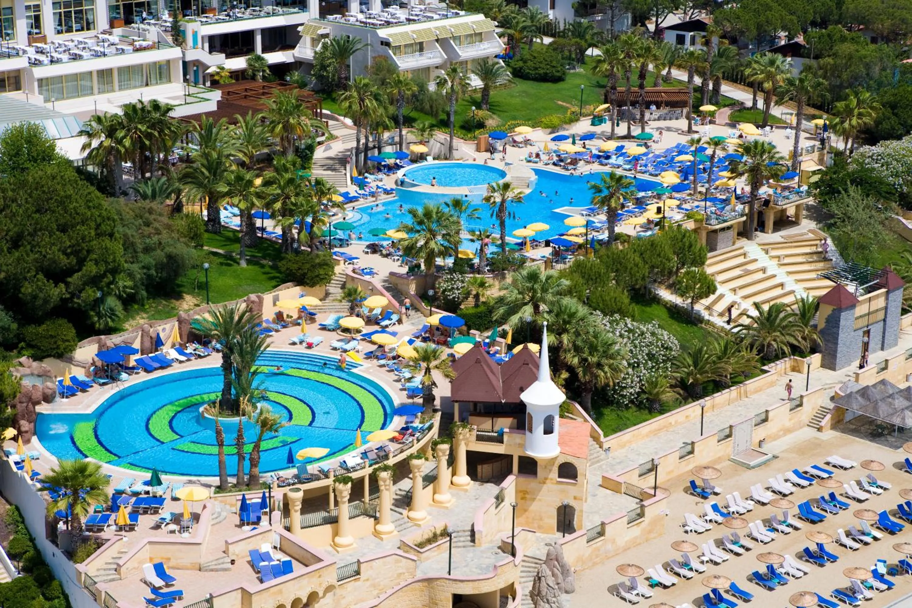 Day in Fantasia Deluxe Hotel