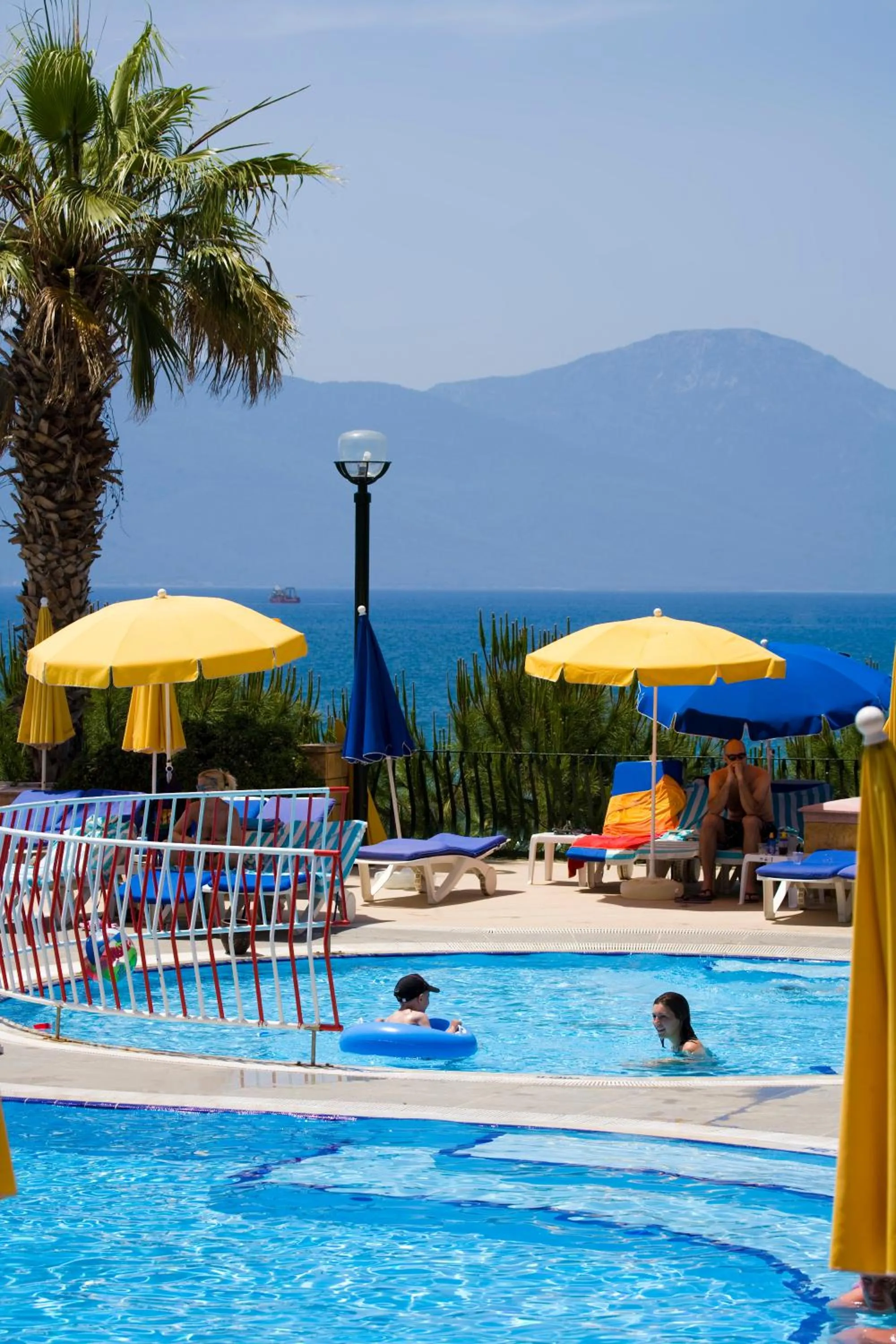 Day in Fantasia Deluxe Hotel