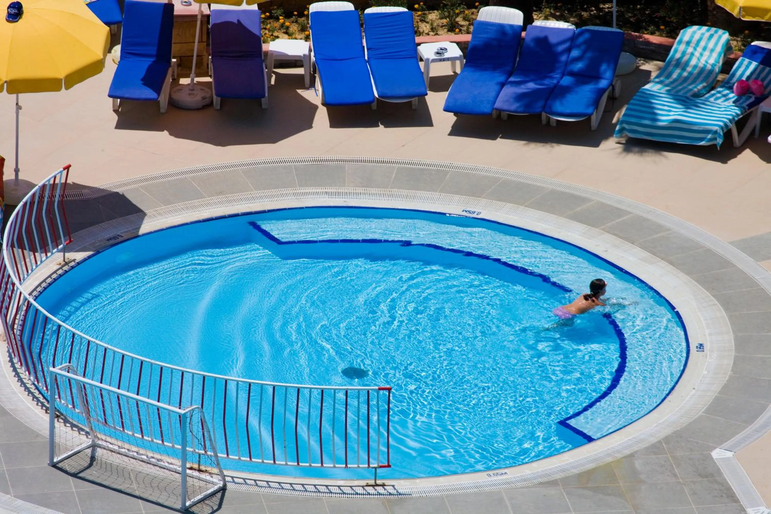 Day in Fantasia Deluxe Hotel