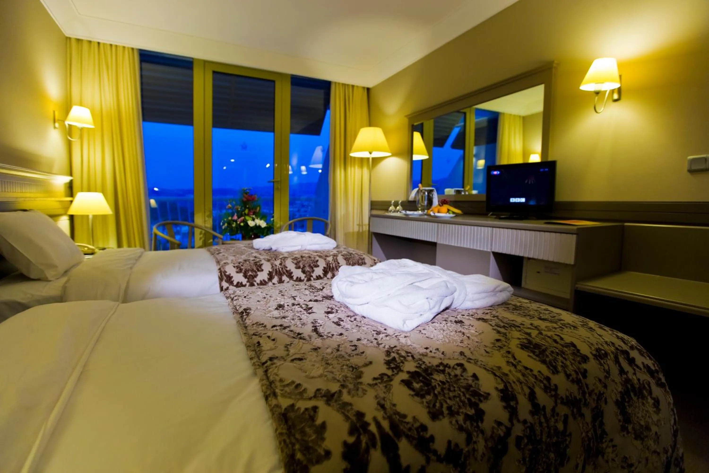 Night, Bed in Fantasia Deluxe Hotel