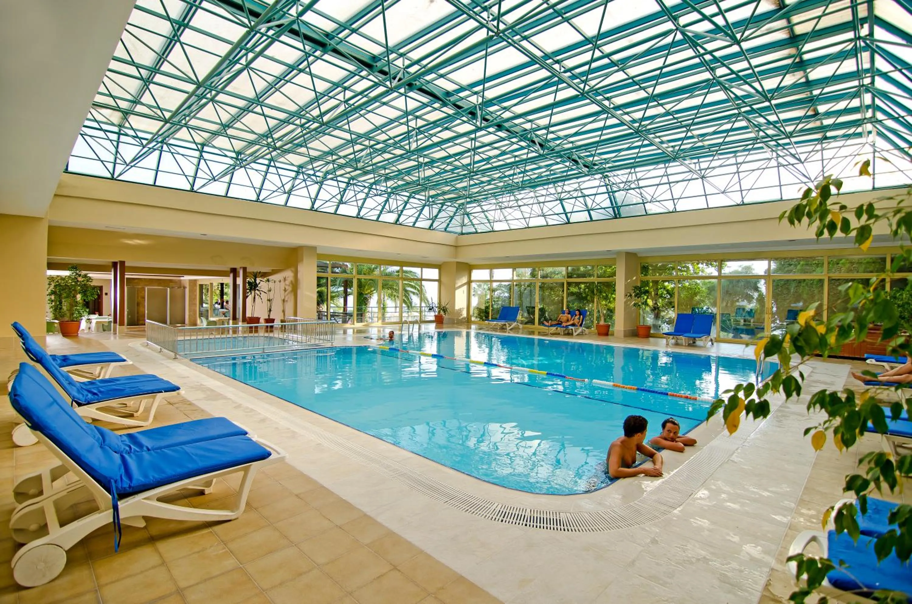 Swimming pool in Fantasia Deluxe Hotel