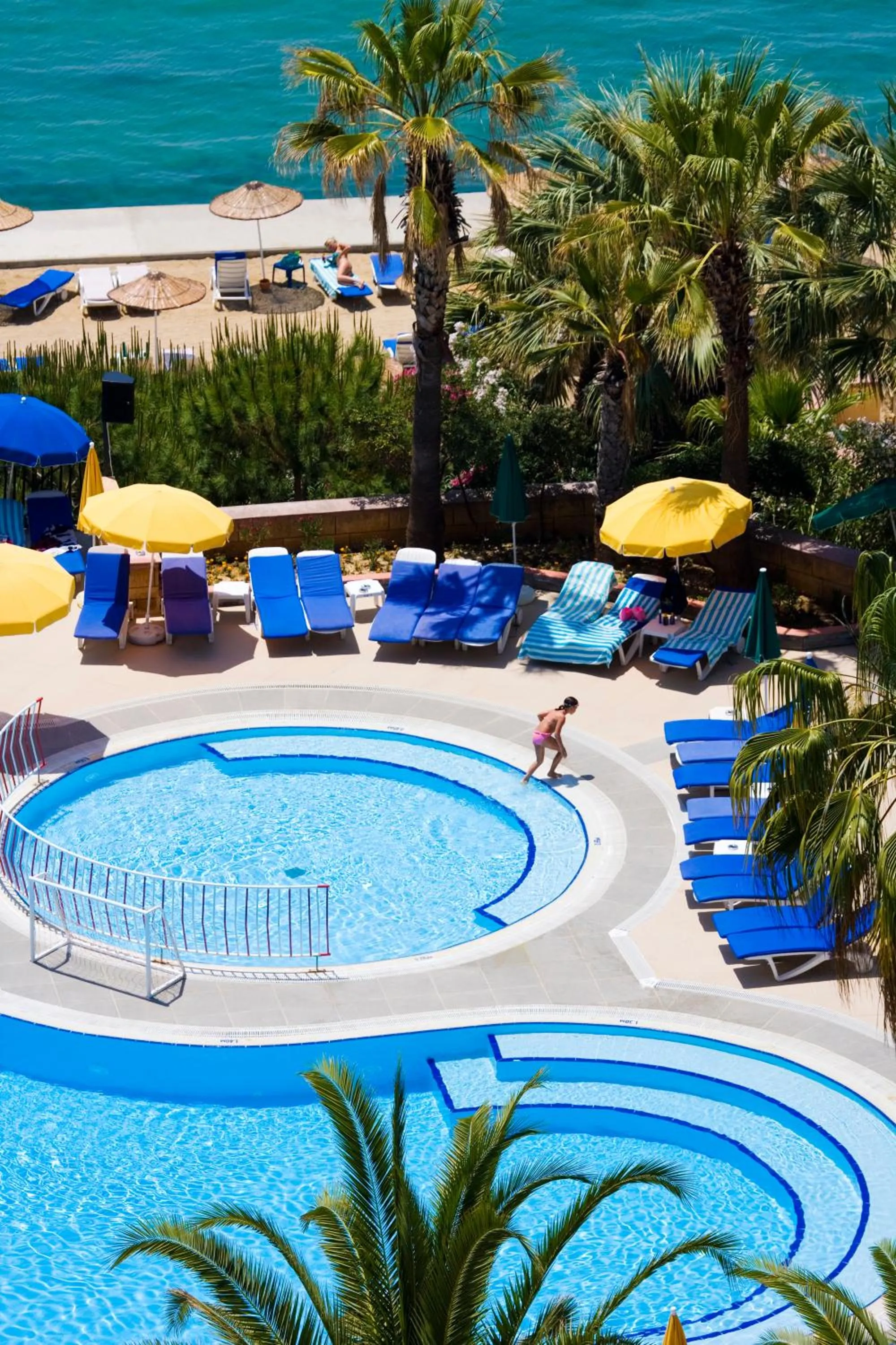 Day in Fantasia Deluxe Hotel