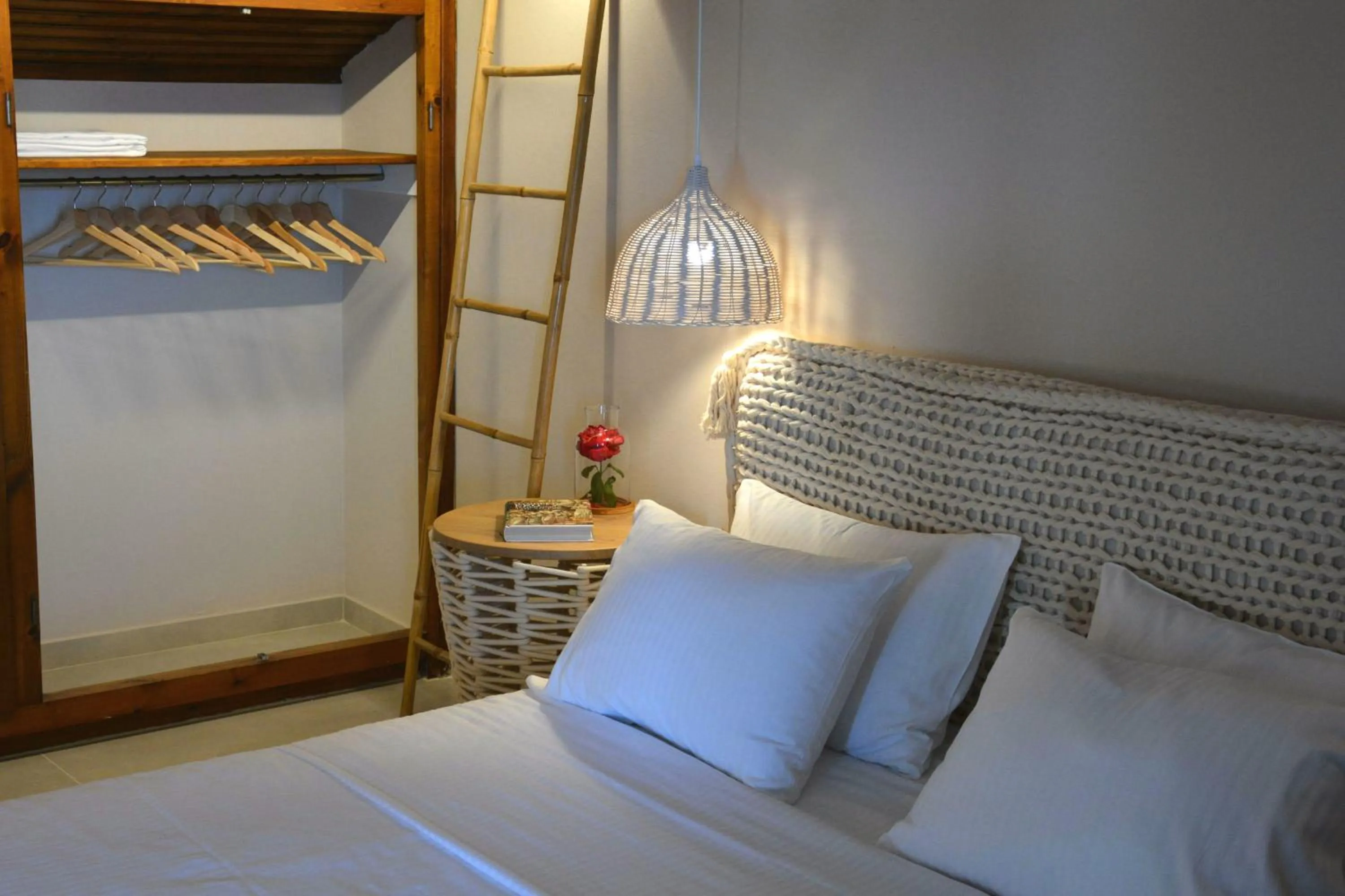 Bedroom, Bed in Sunrise Hotel