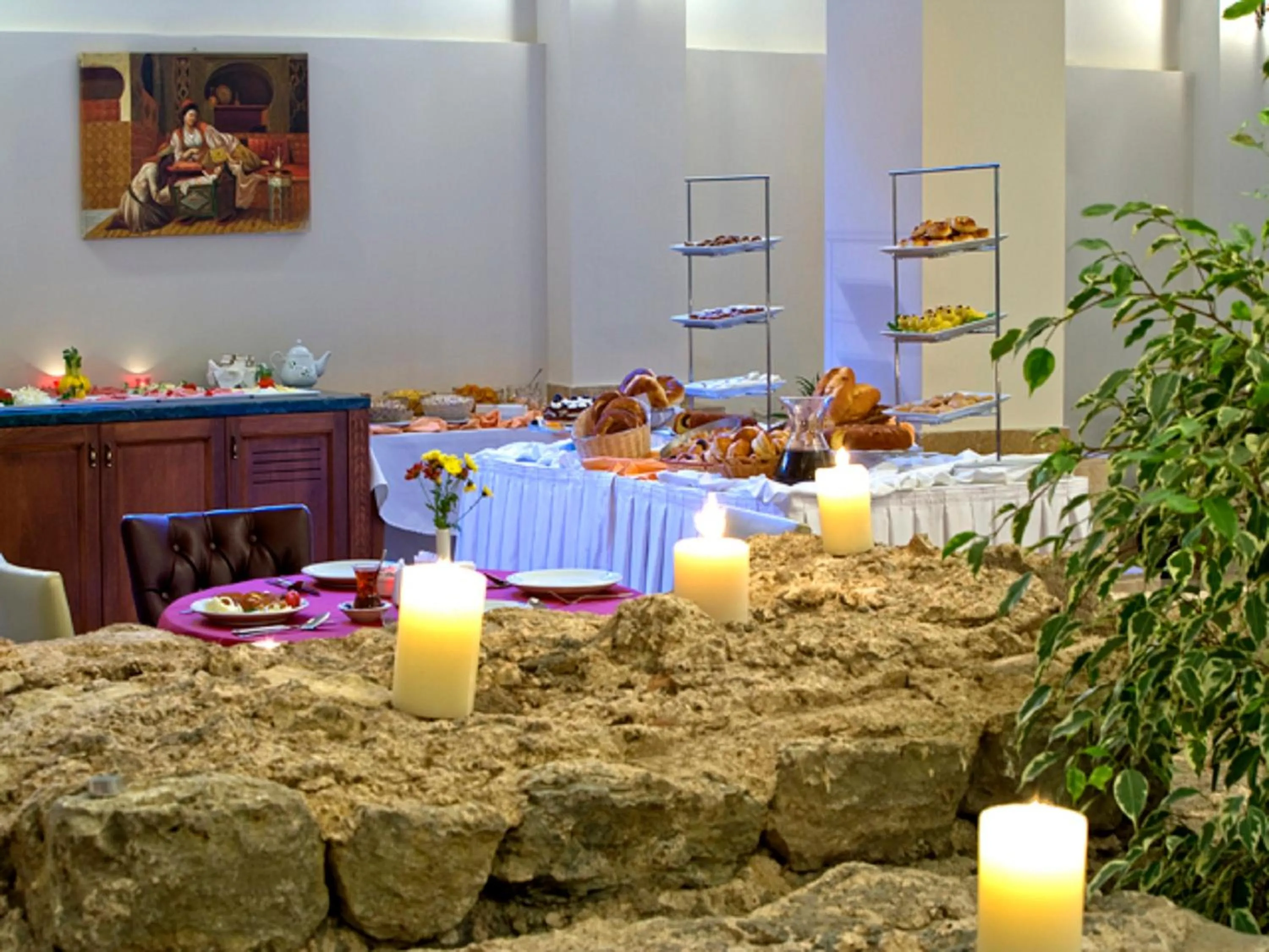 Restaurant/places to eat in Acra Hotel - Special Category