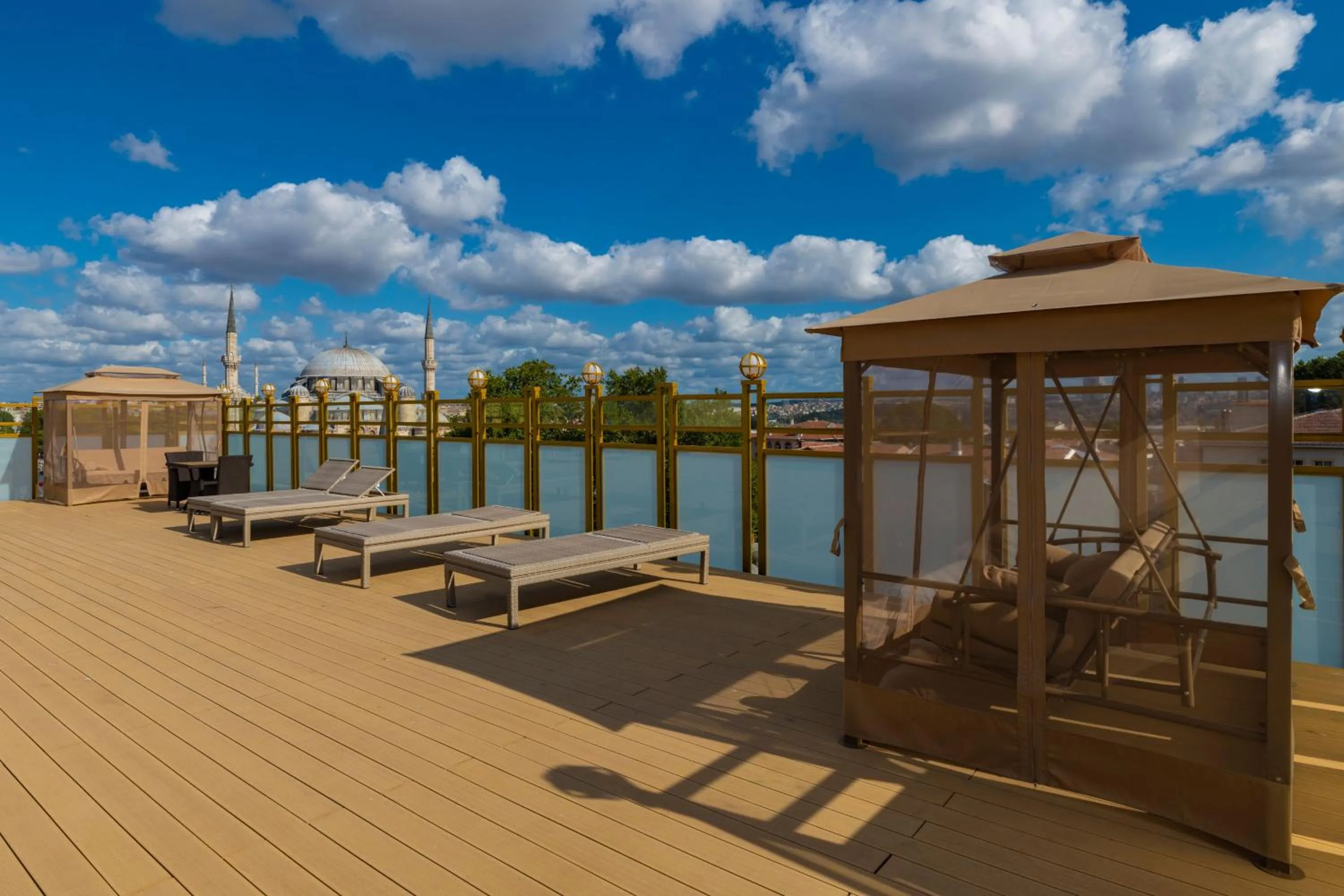 Swimming pool in Wyndham Istanbul Old City