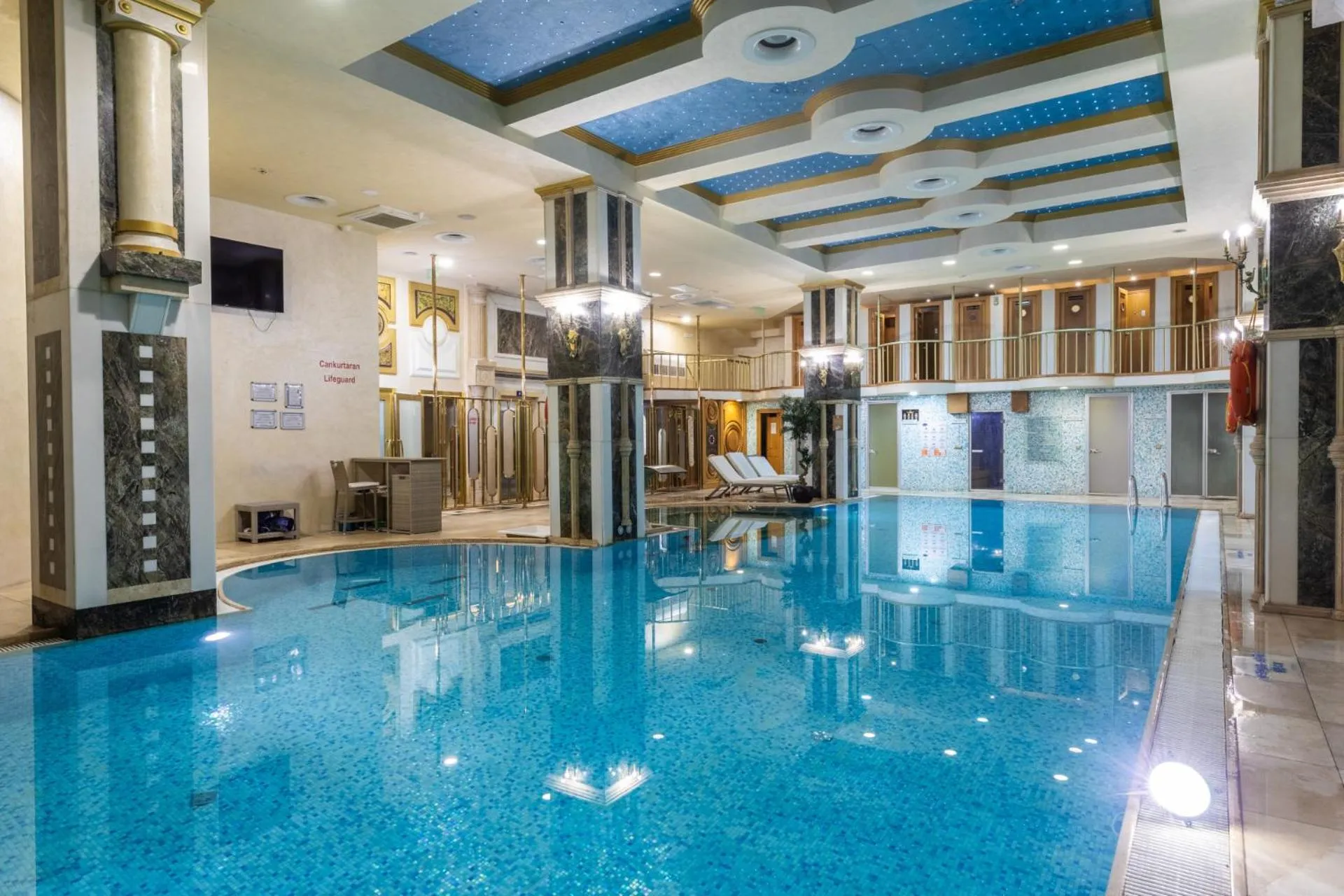 Swimming pool in Wyndham Istanbul Old City