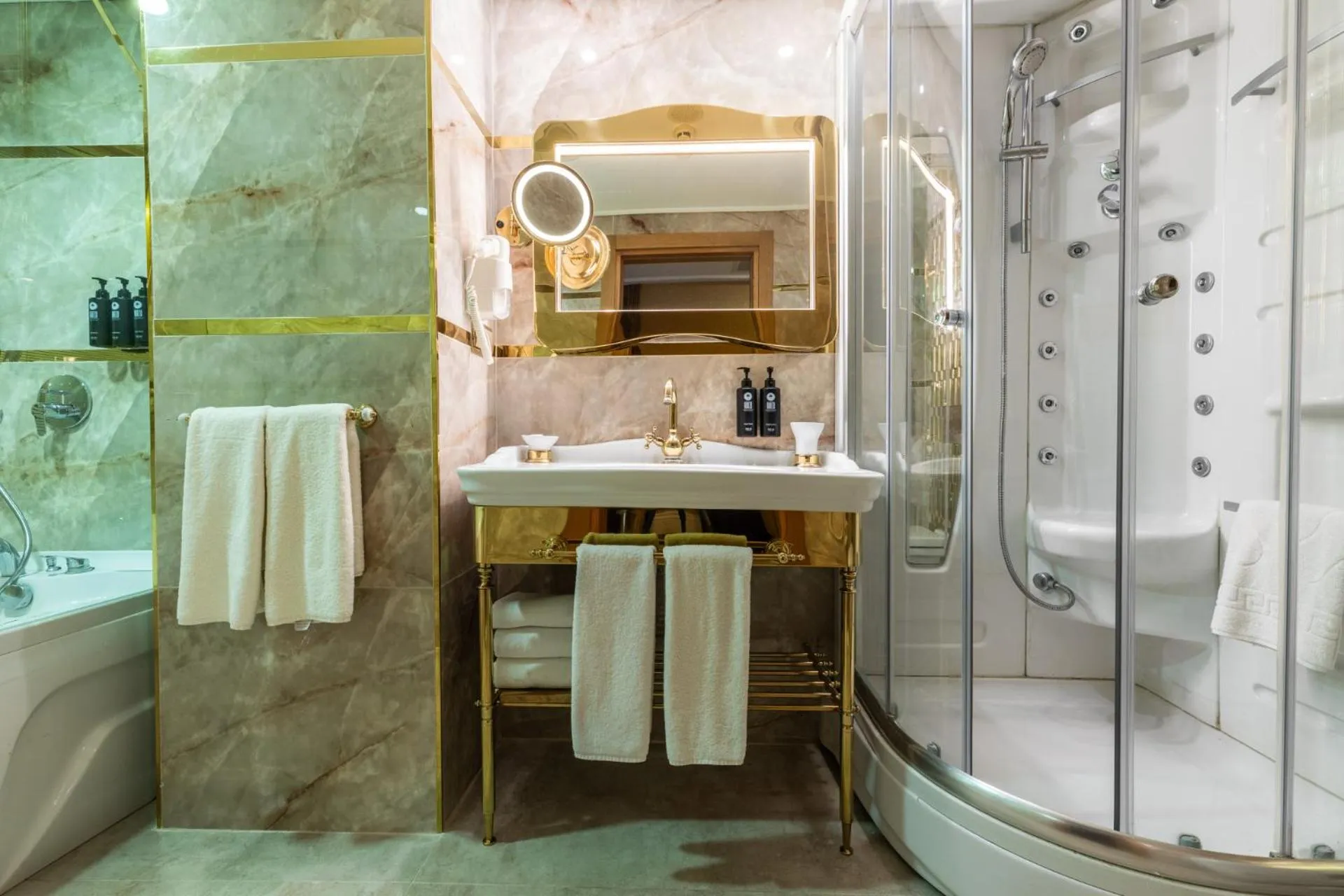 Bathroom in Wyndham Istanbul Old City