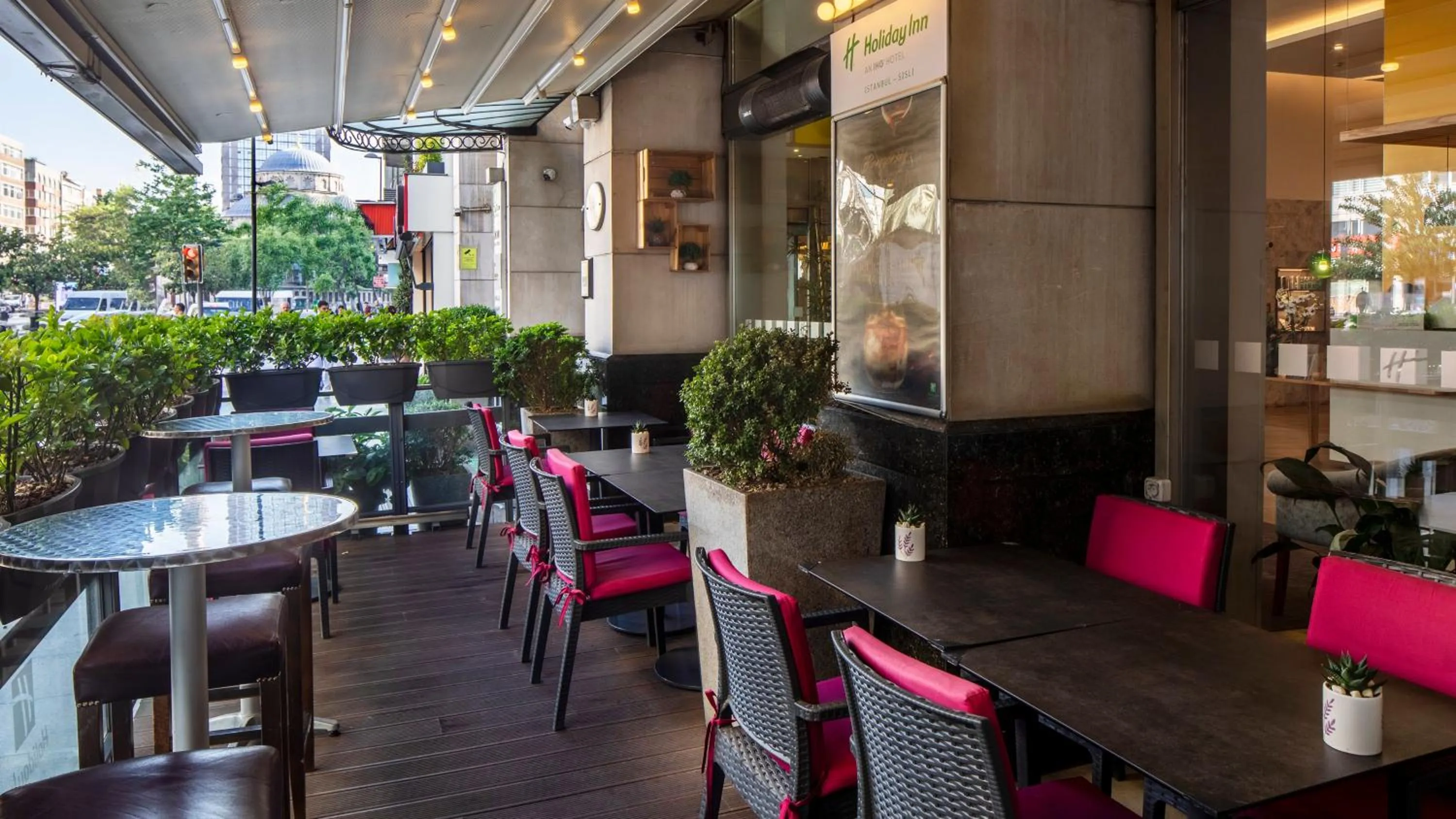 Coffee/tea facilities in Holiday Inn Sisli by IHG